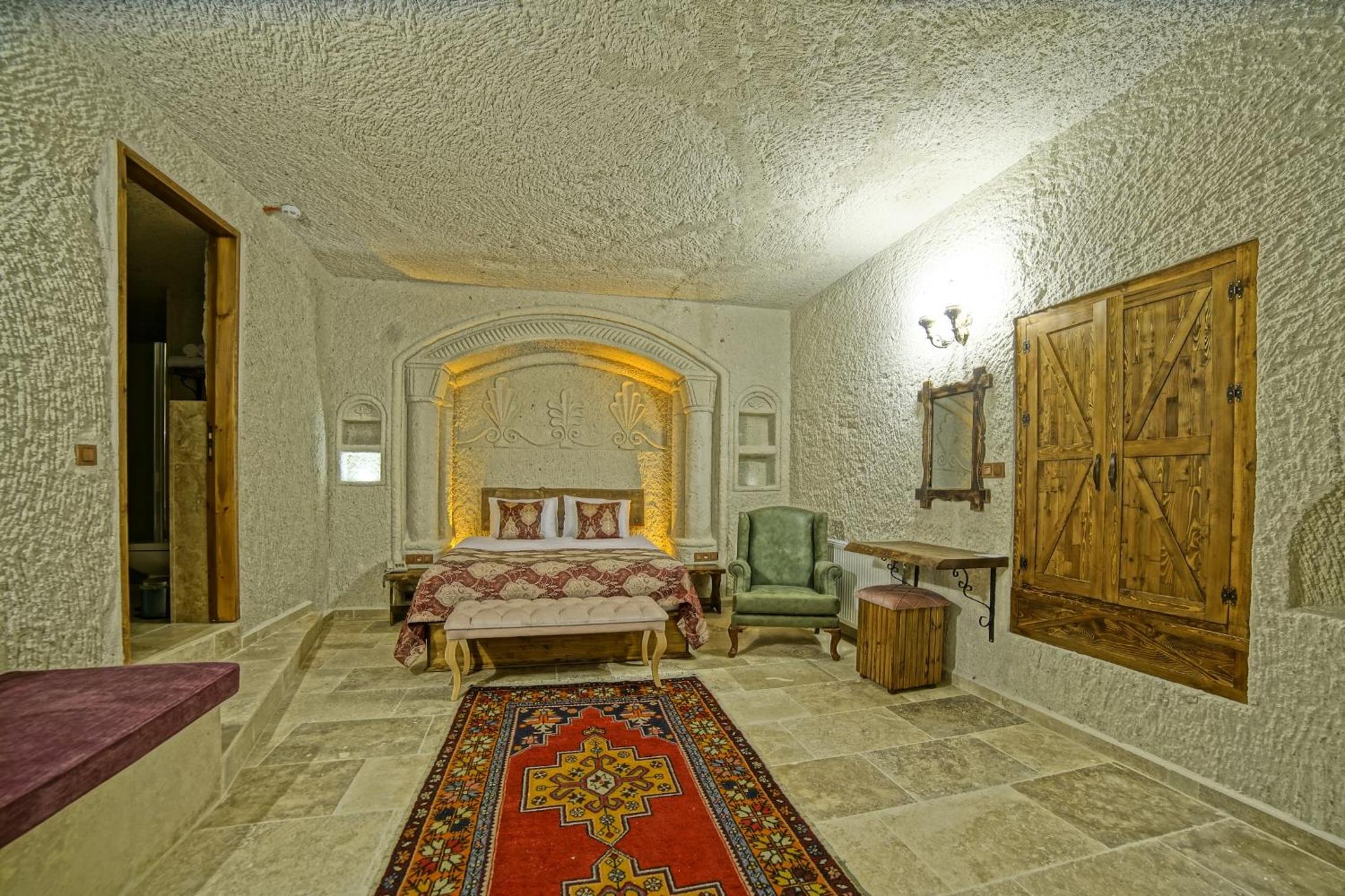 Superior Suite - Photo 2