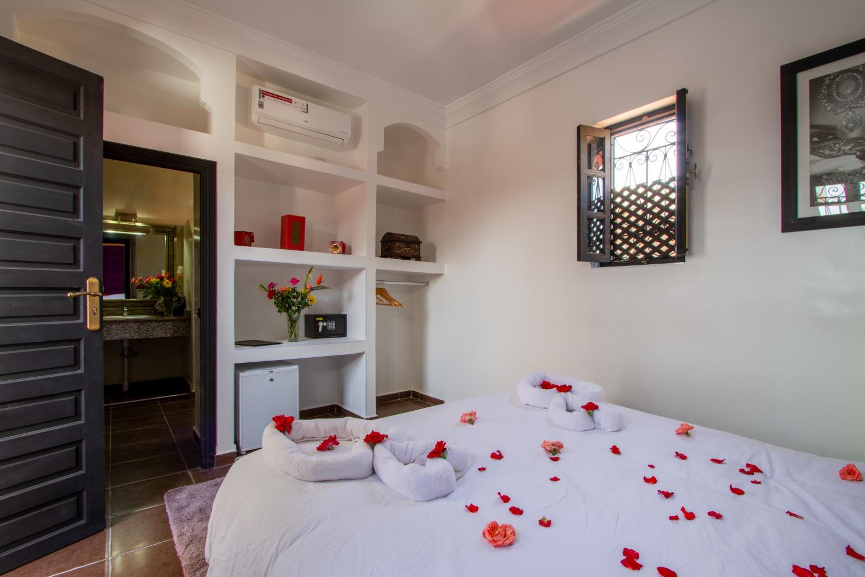 Standard Double Room - Photo 7