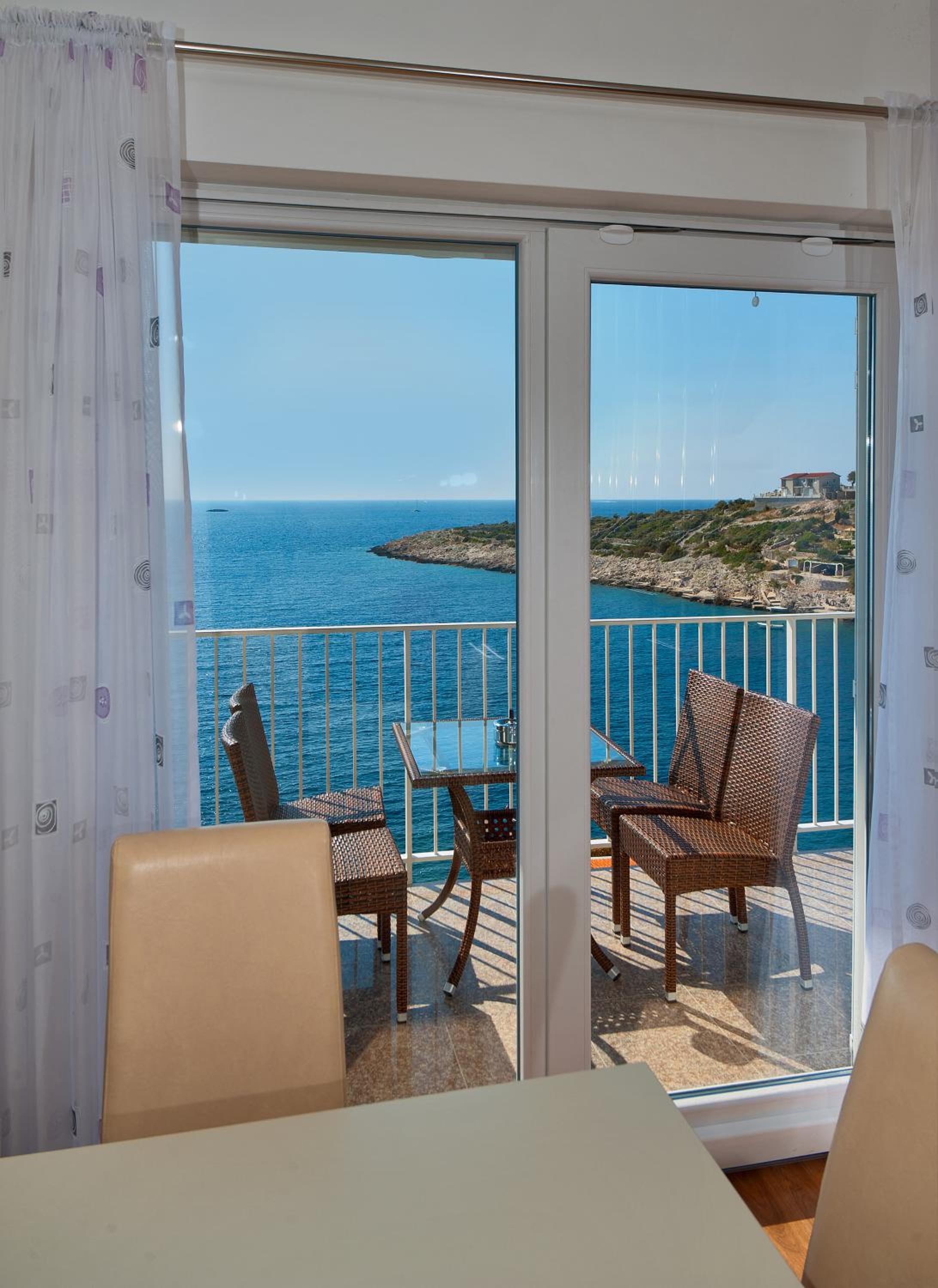 Duplex Three-Bedroom Apartment with Balcony and Sea View photo 2