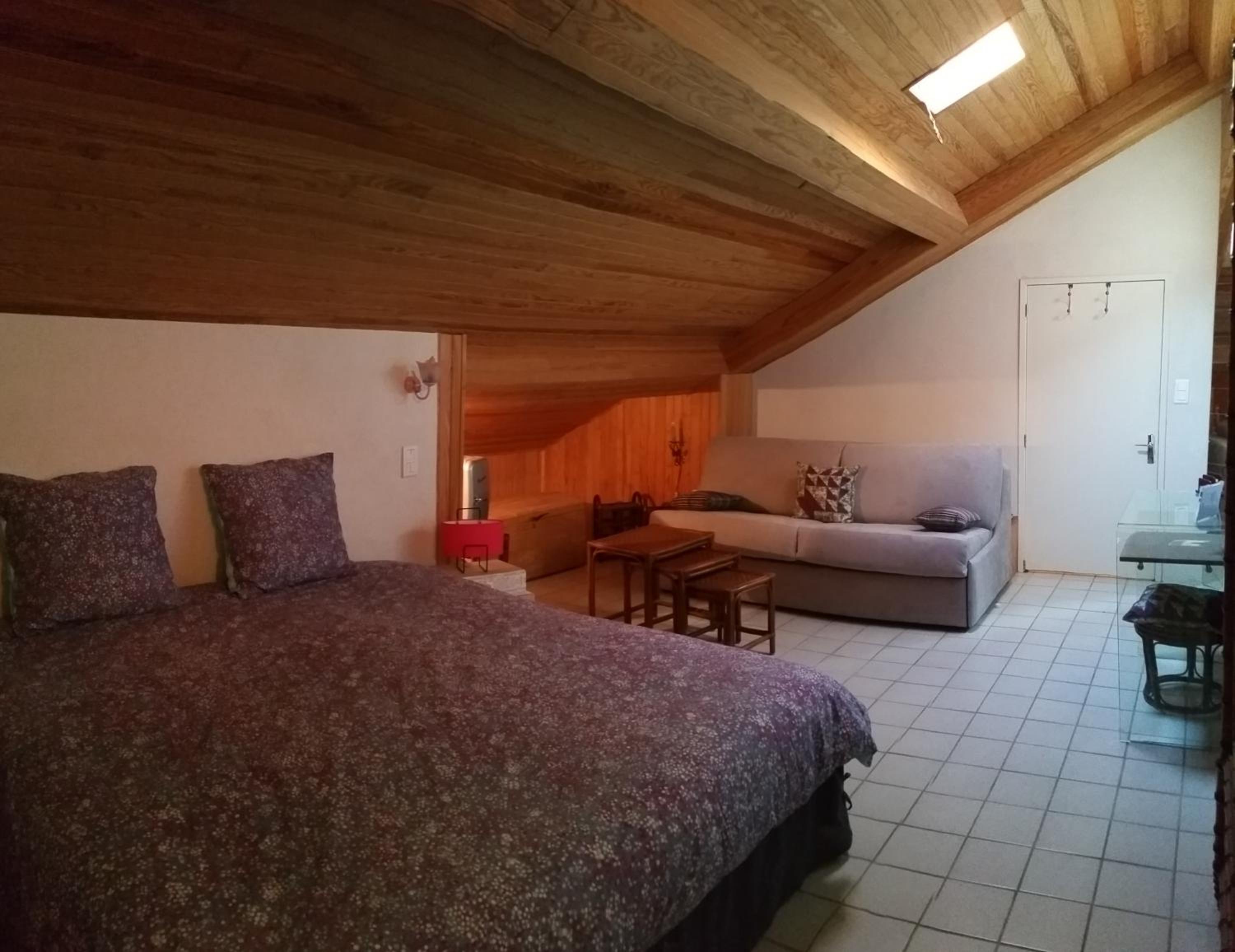 Family Room with Private Bathroom - Photo 5