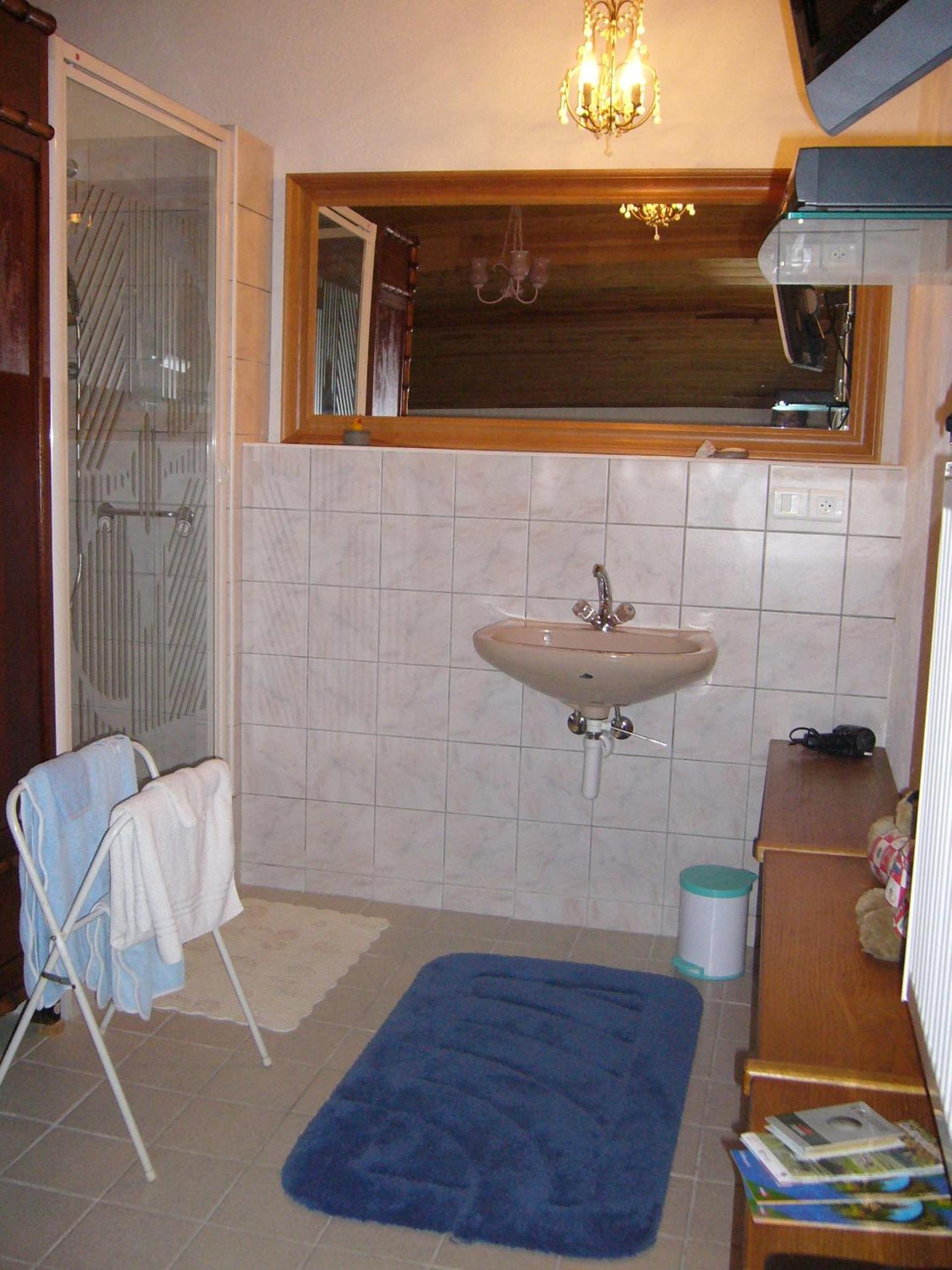 Family Room with Private Bathroom - Photo 9