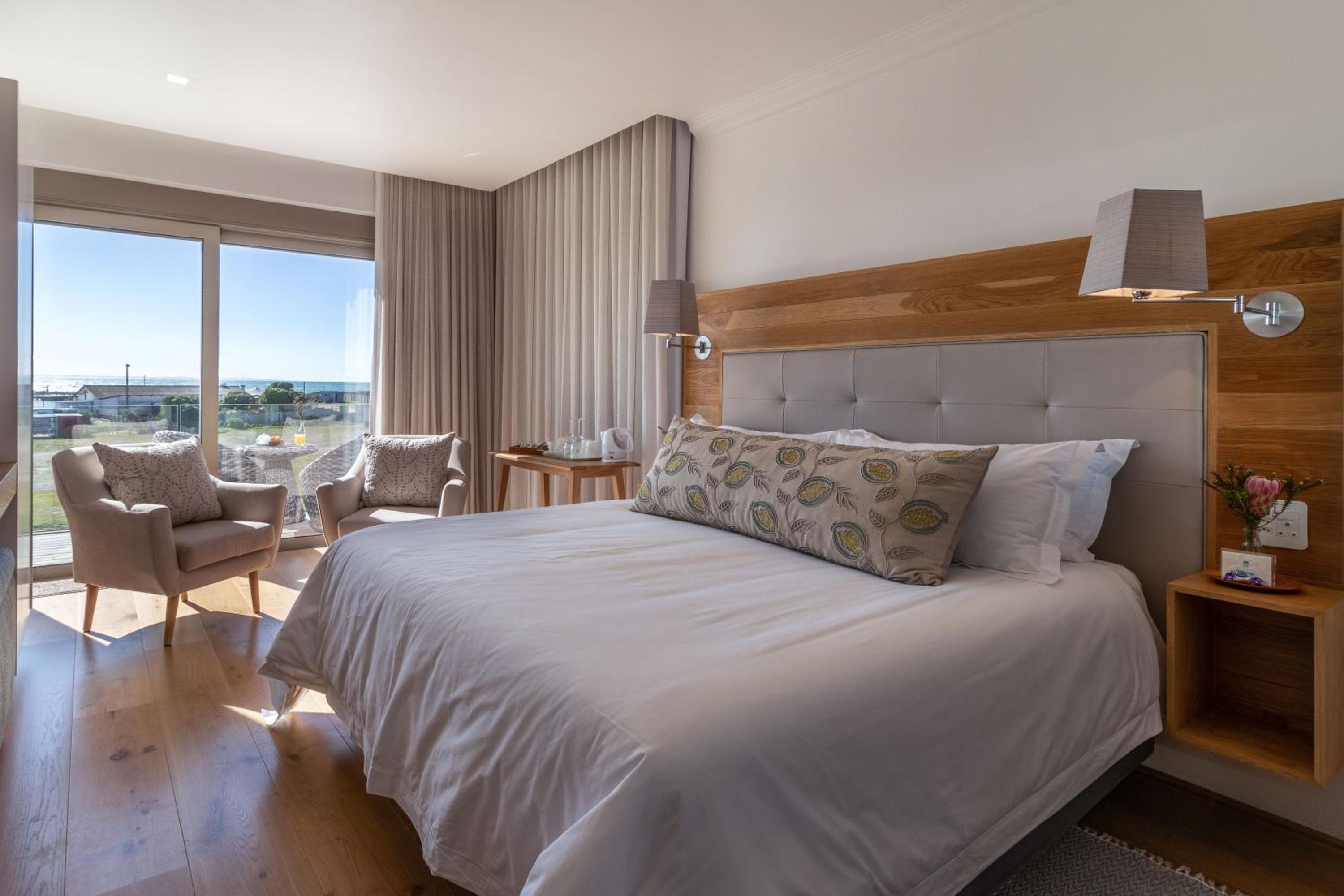 Deluxe King Suite photo 1