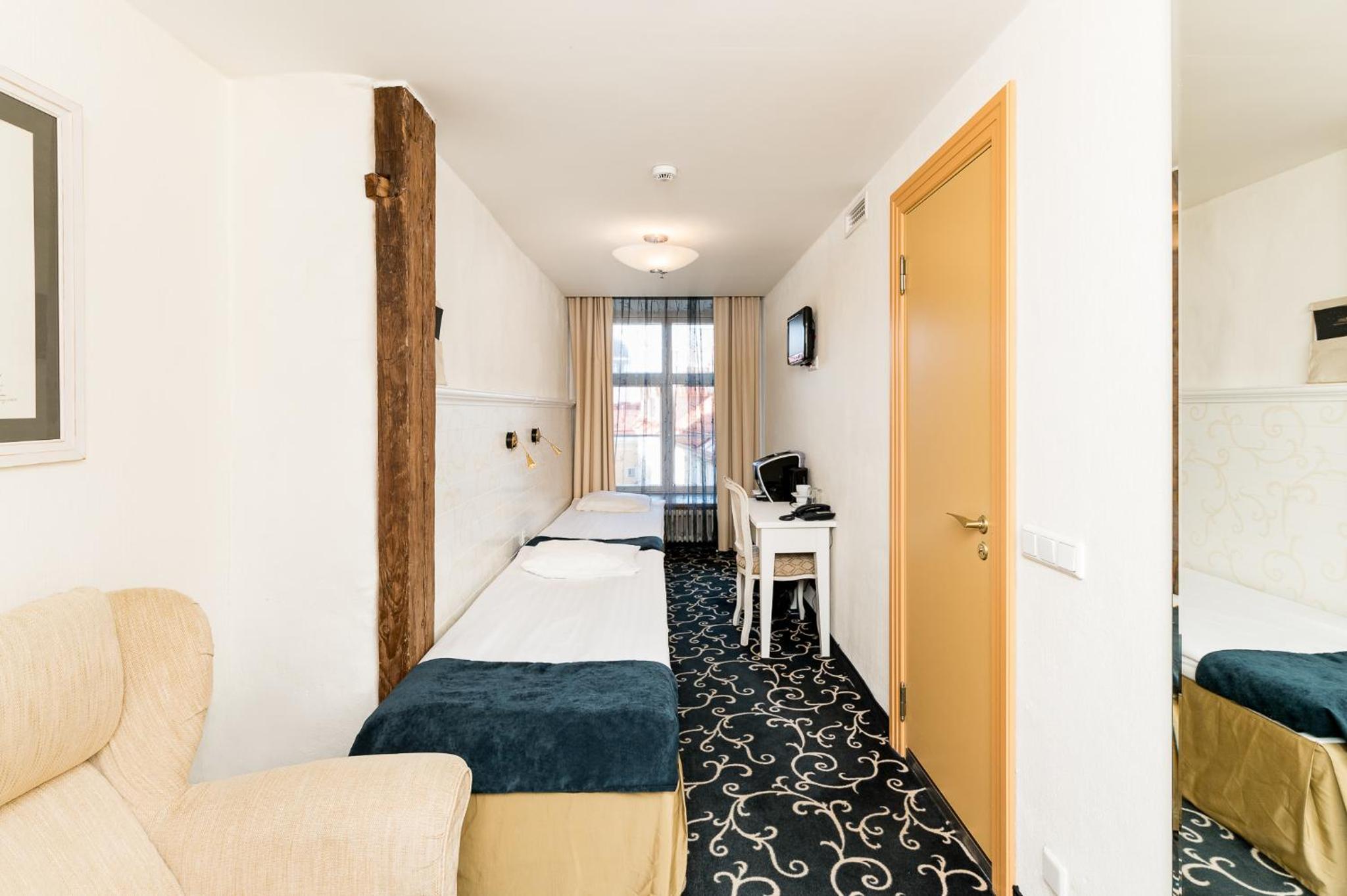 Standard Double or Twin Room with Free Parking - Photo 15