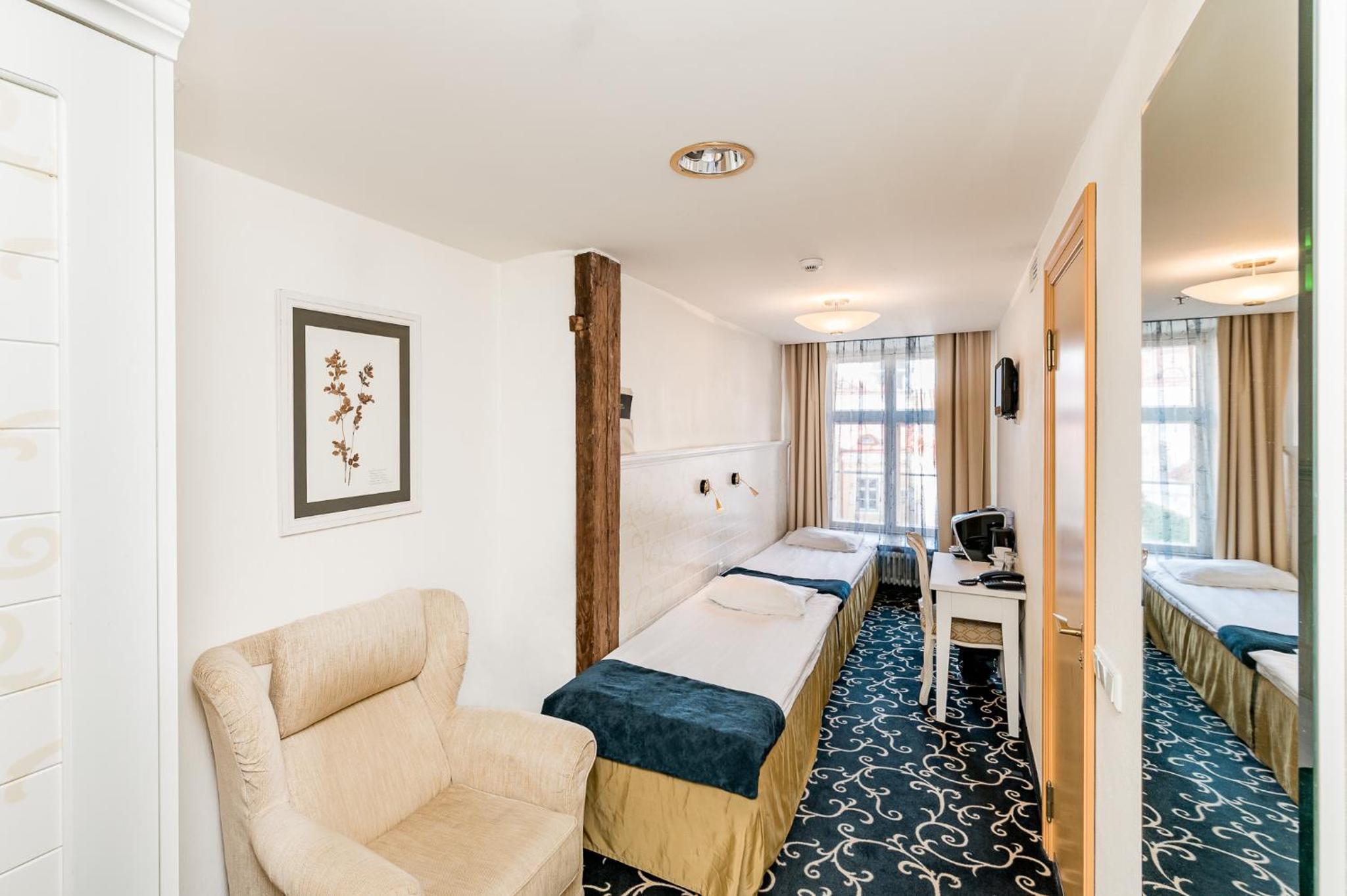 Standard Double or Twin Room with Free Parking - Photo 23