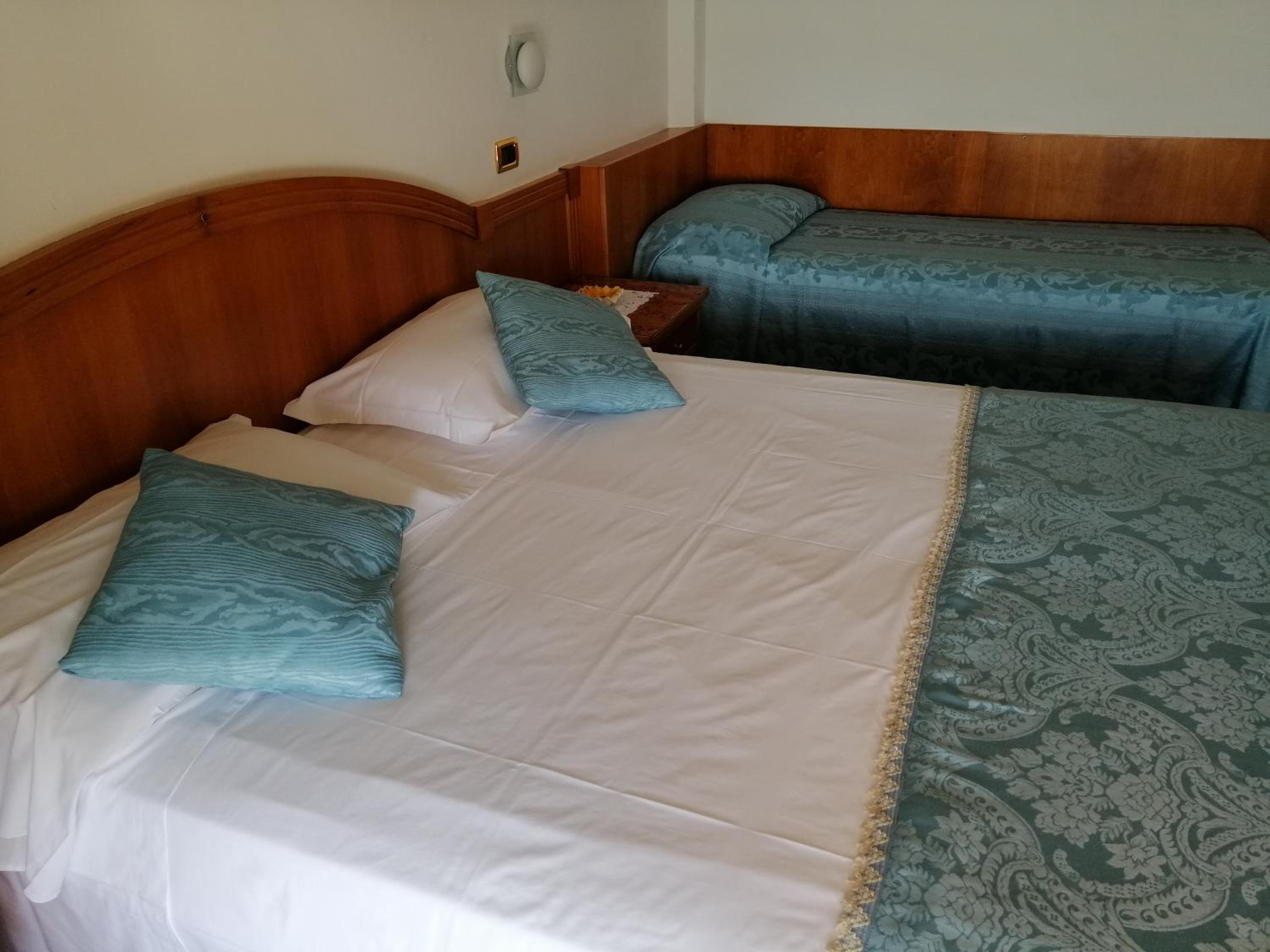 Double Room with Sea View - Photo 7