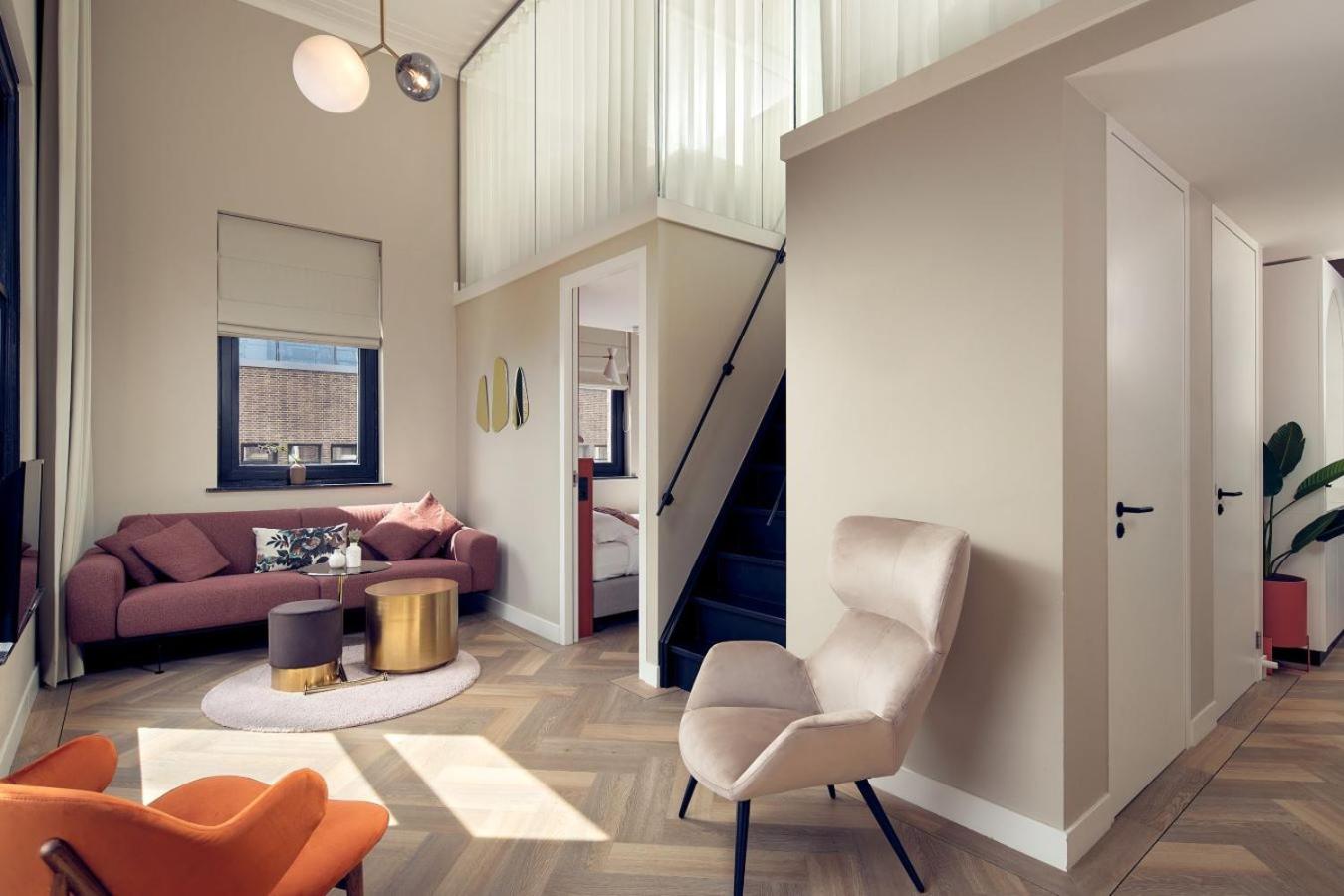 Sixtuple Room