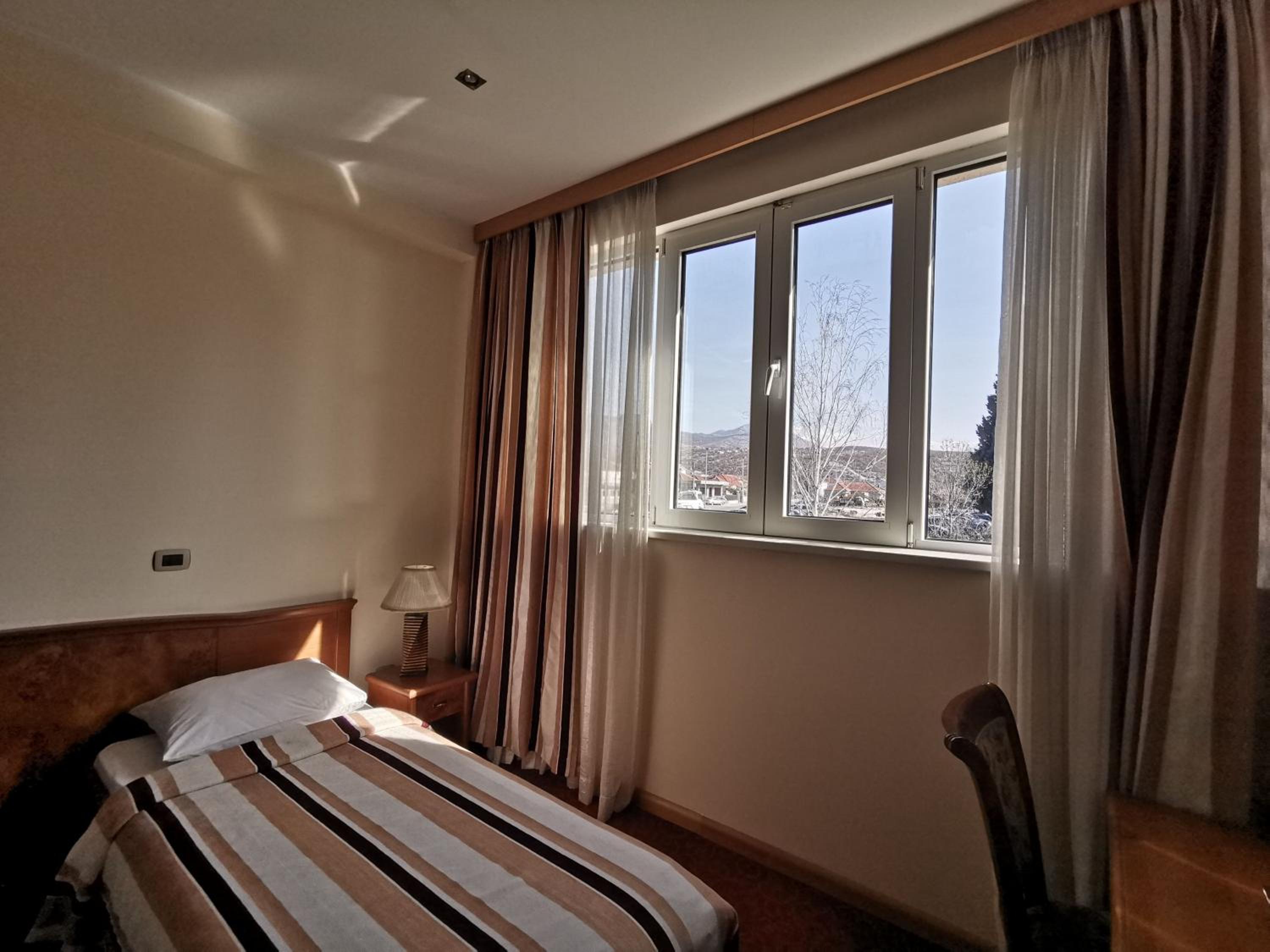 Double or Twin Room - Photo 6