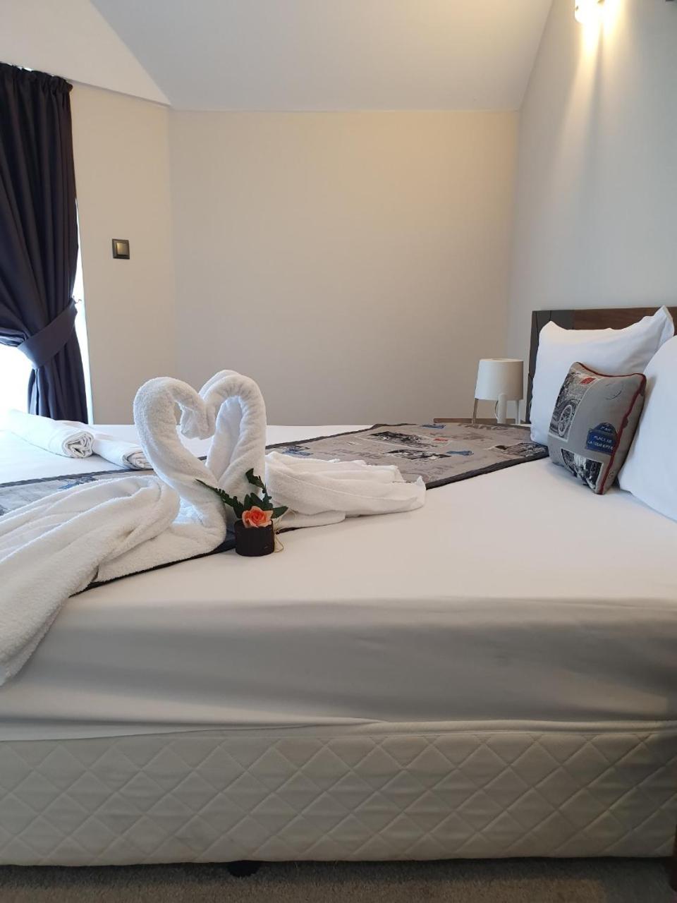 Double or Twin Room with Garden View - Photo 28