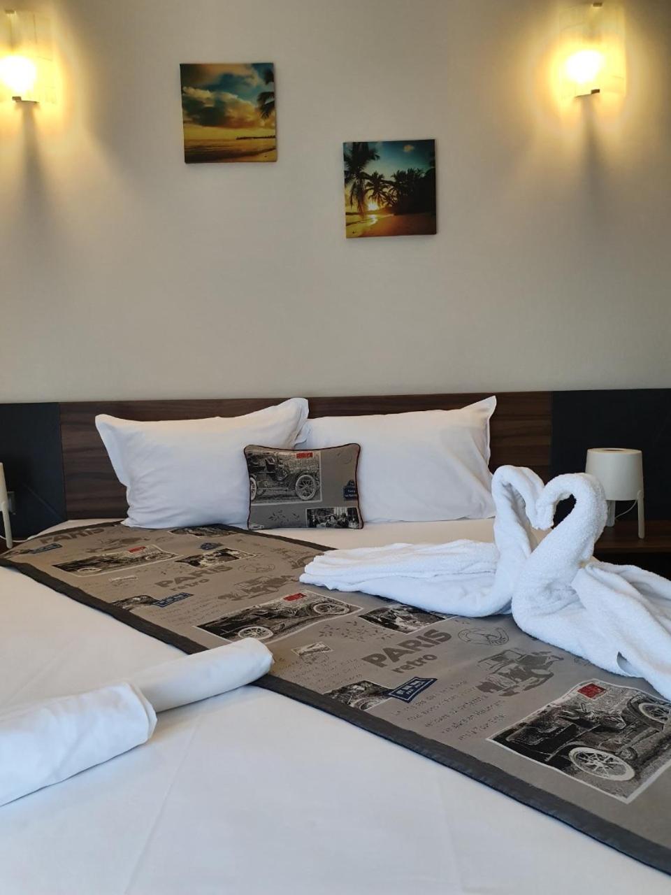 Double or Twin Room with Garden View - Photo 27