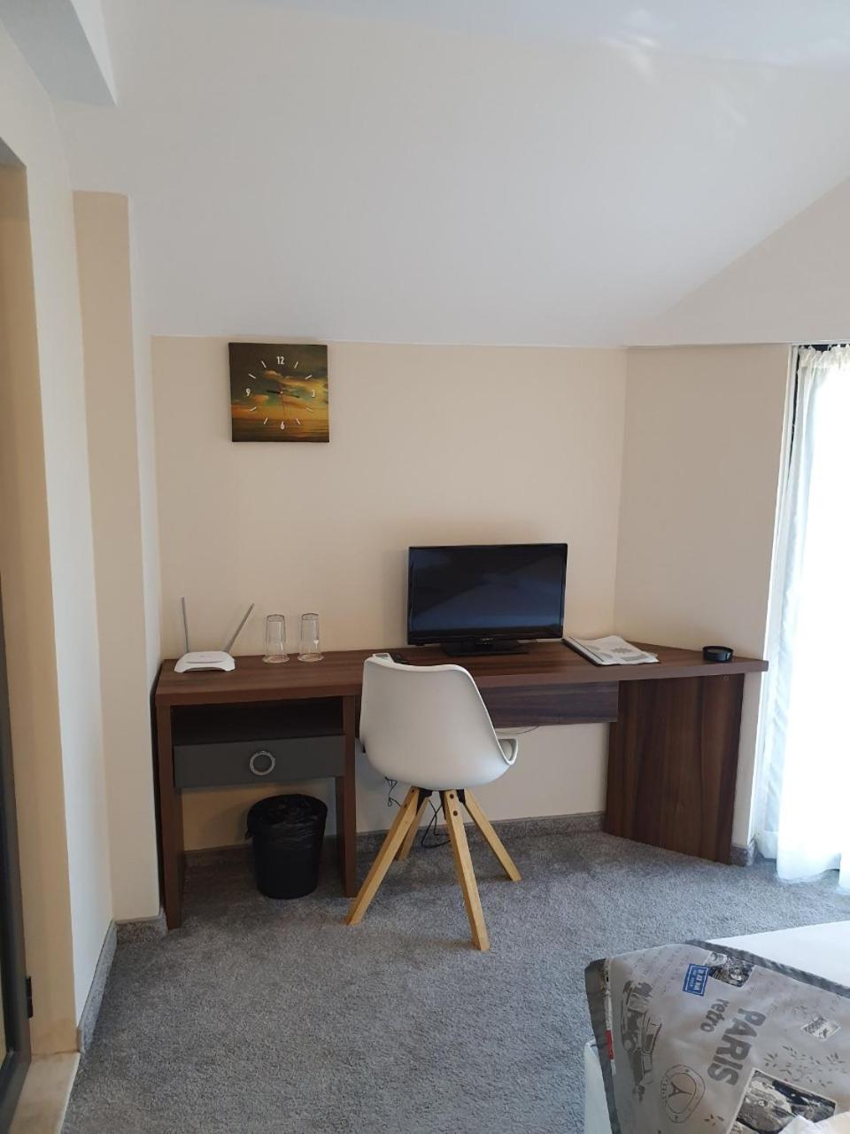 Double or Twin Room with Garden View - Photo 23