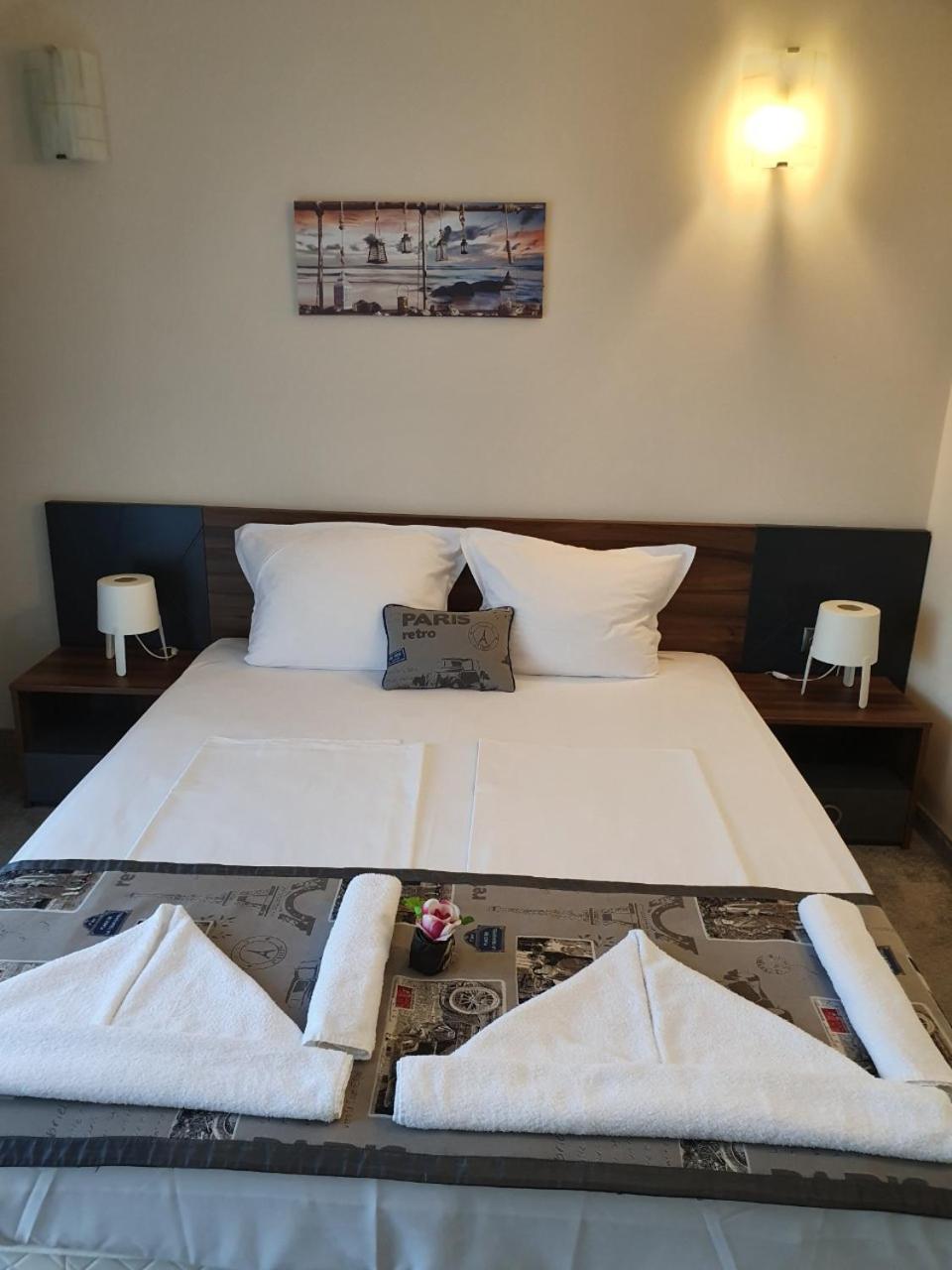 Double or Twin Room with Garden View - Photo 13