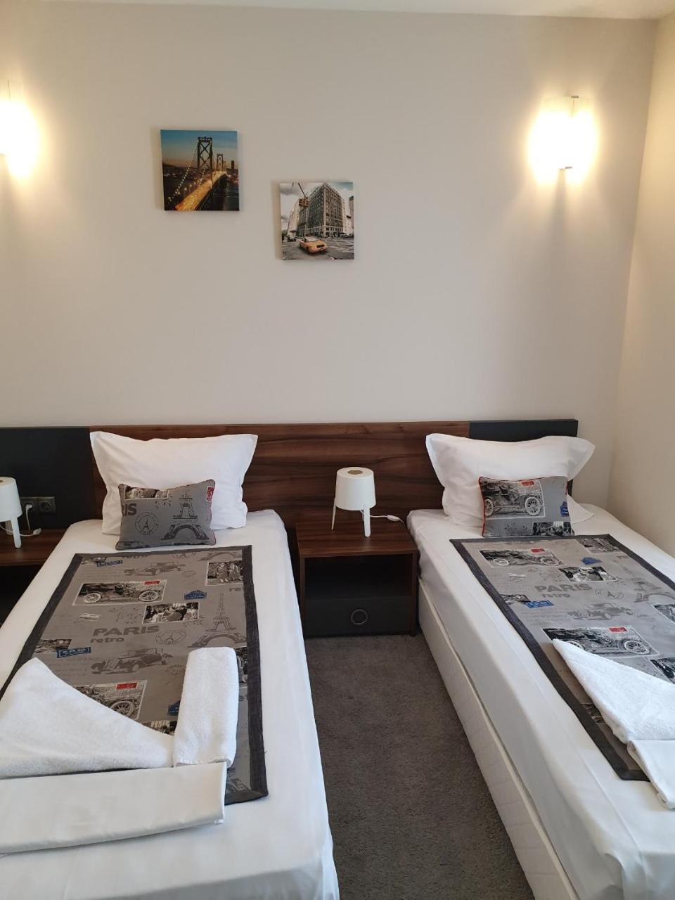 Double or Twin Room with Garden View - Photo 9