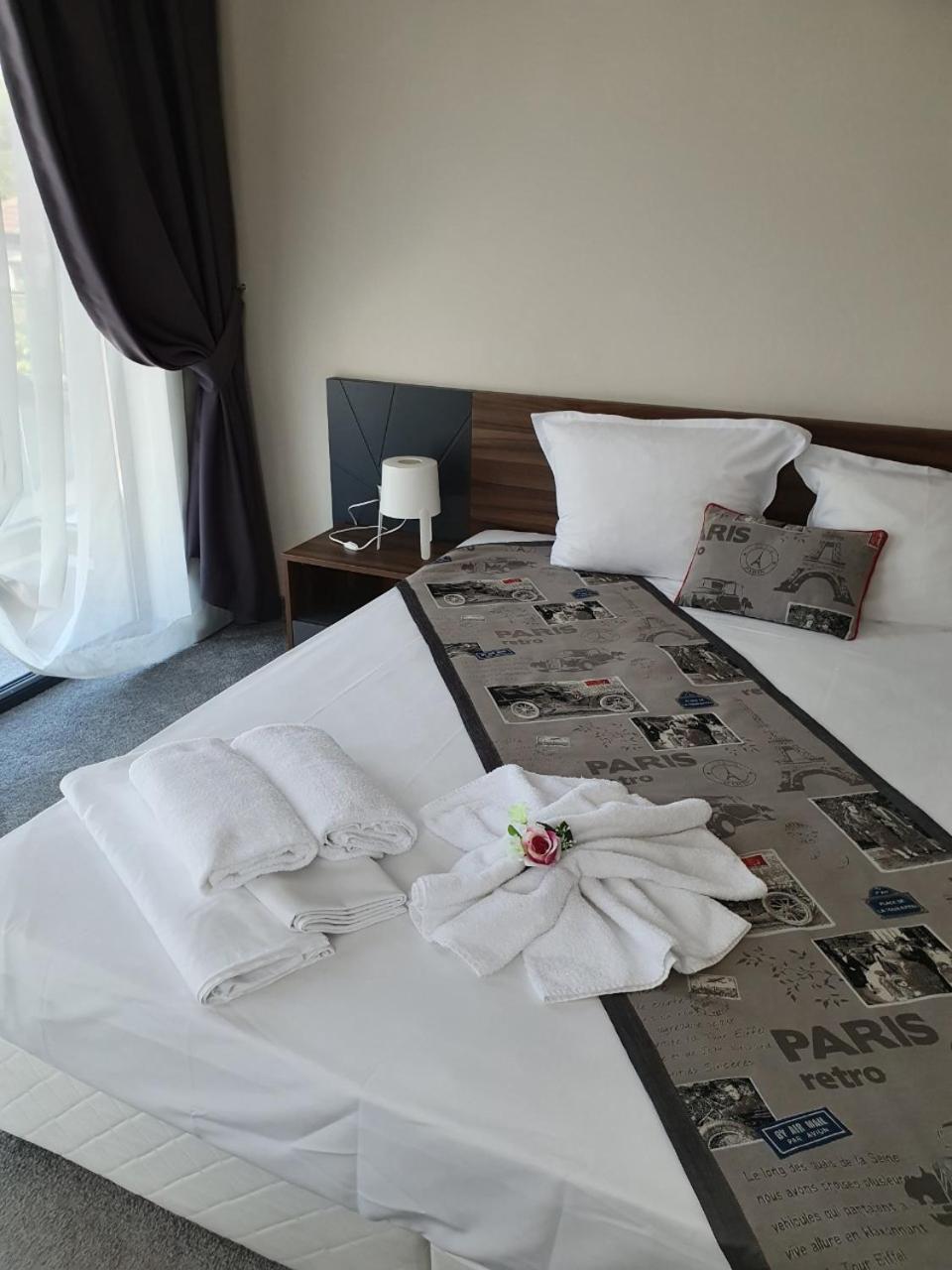 Double or Twin Room with Garden View - Photo 35