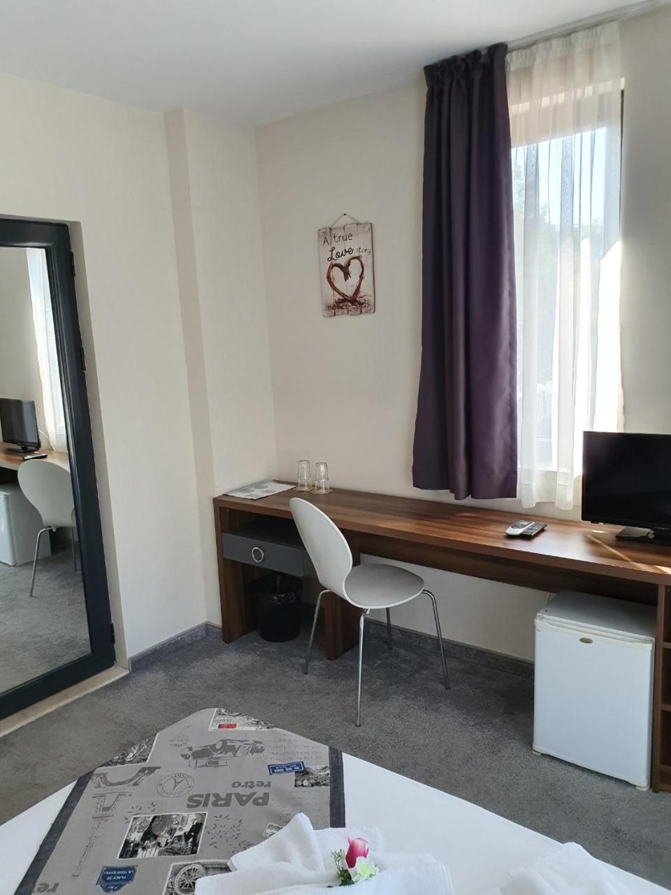 Double or Twin Room with Garden View - Photo 34