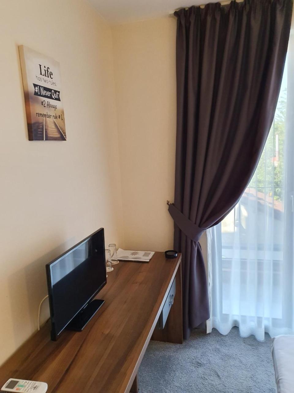 Double or Twin Room with Garden View - Photo 36