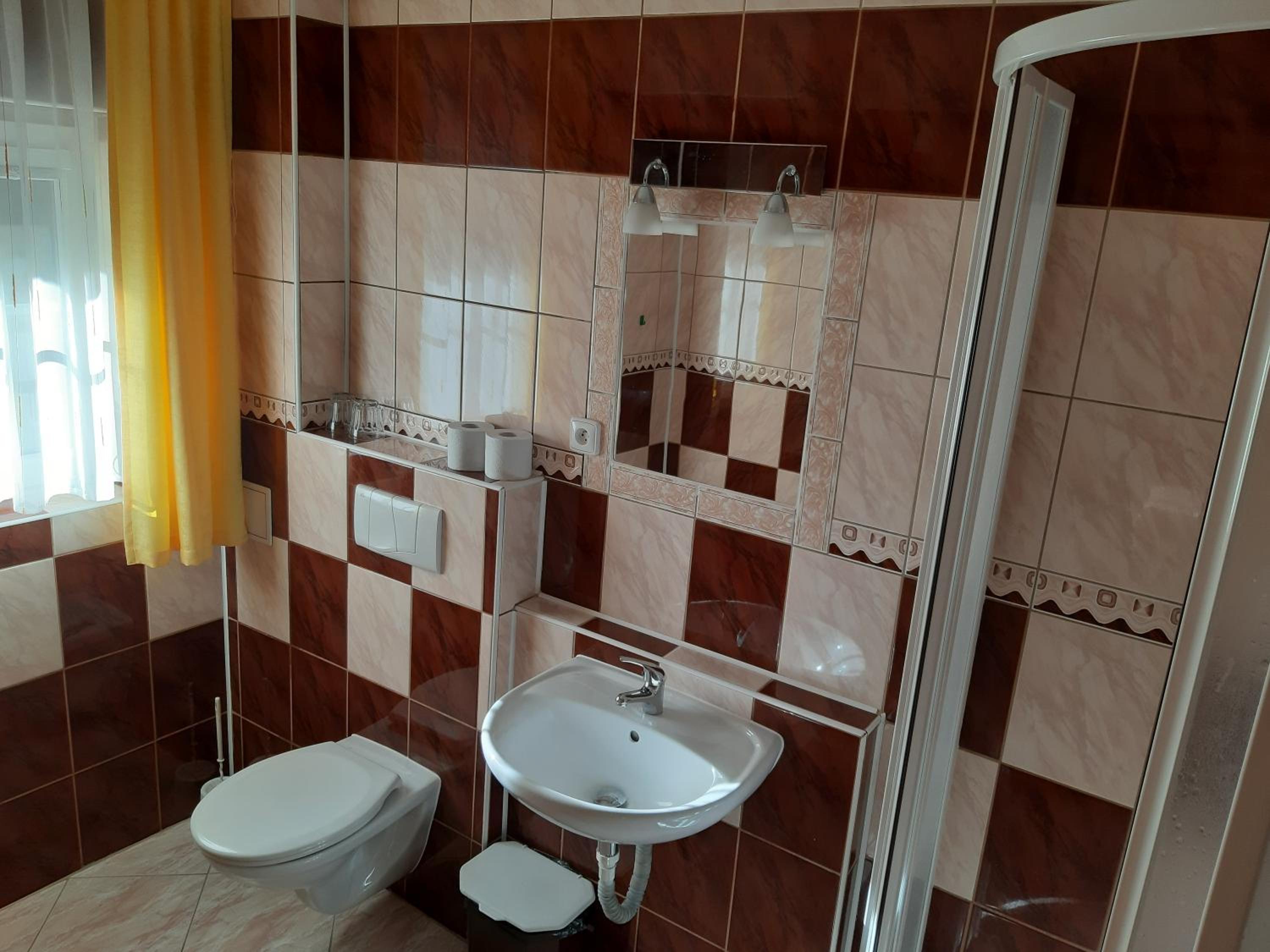 Twin Room with Bathroom - Photo 6