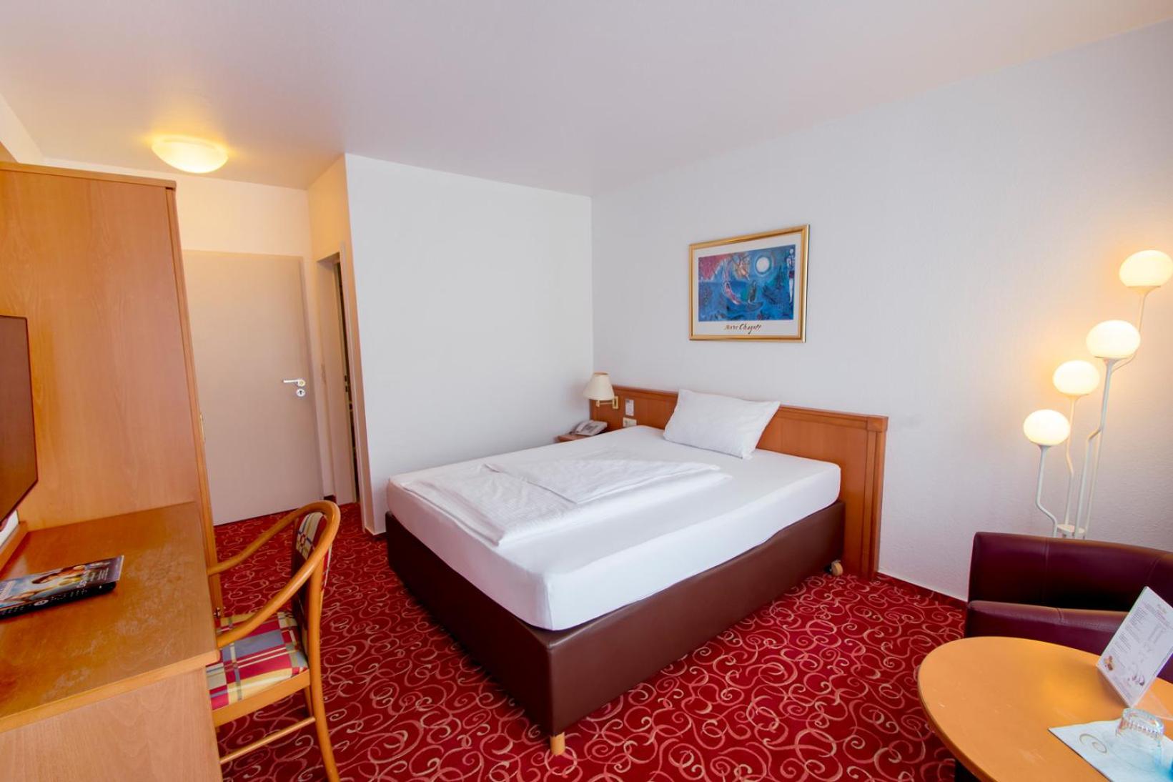 Classic Single Room with Balcony photo 2