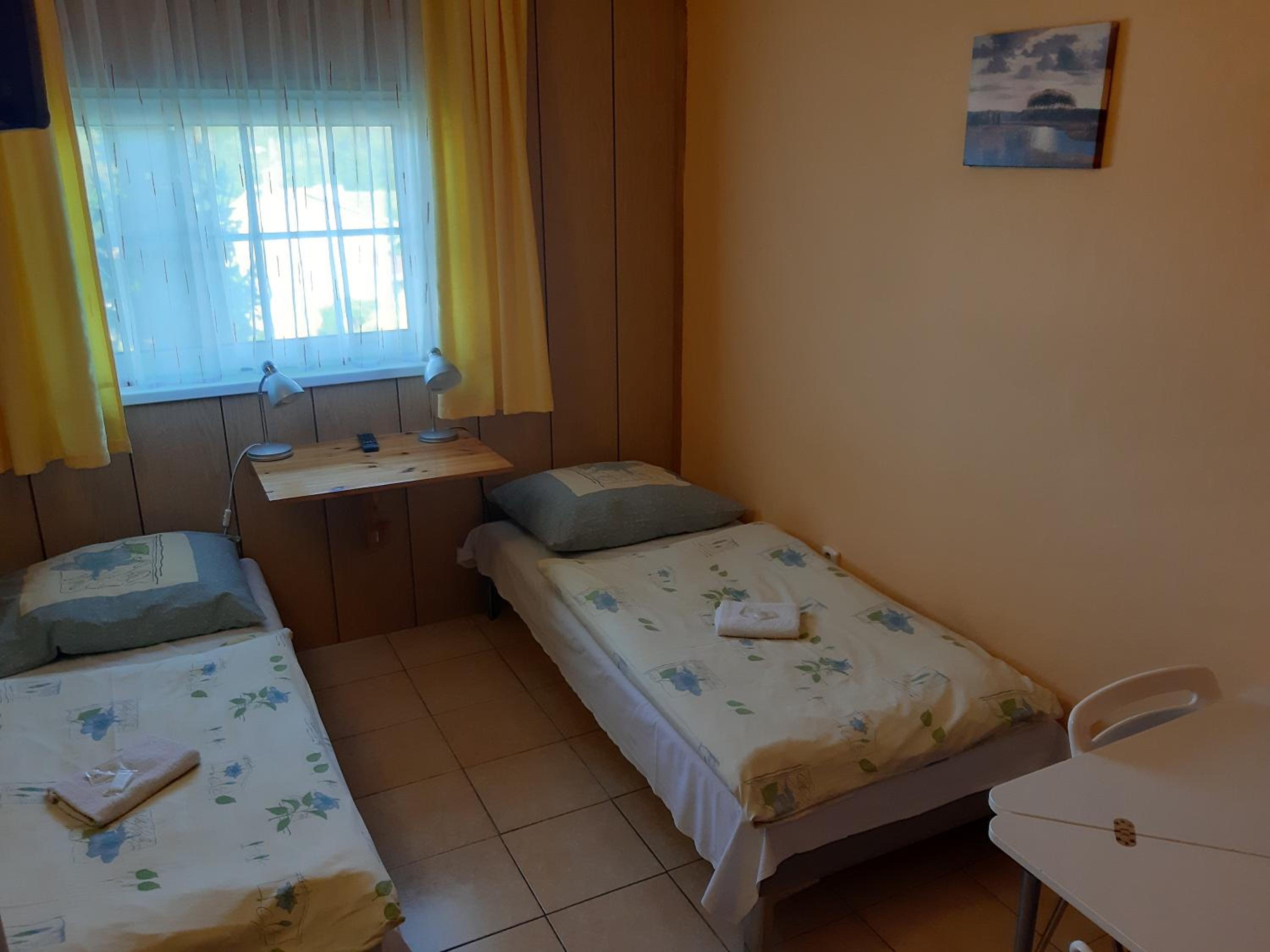 Twin Room with Bathroom - Photo 1