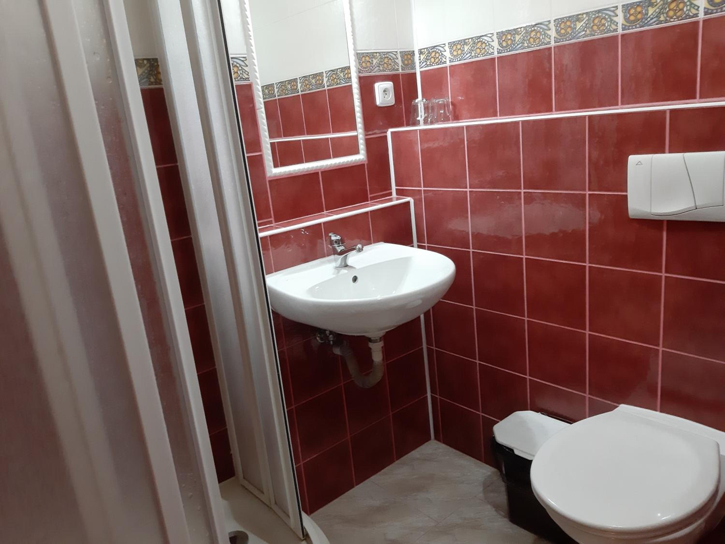 Twin Room with Bathroom - Photo 2