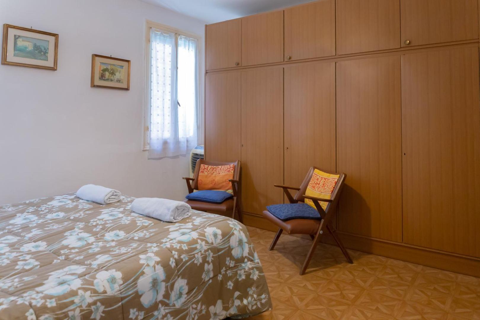 Standard Double Room with Shared Bathroom photo 3