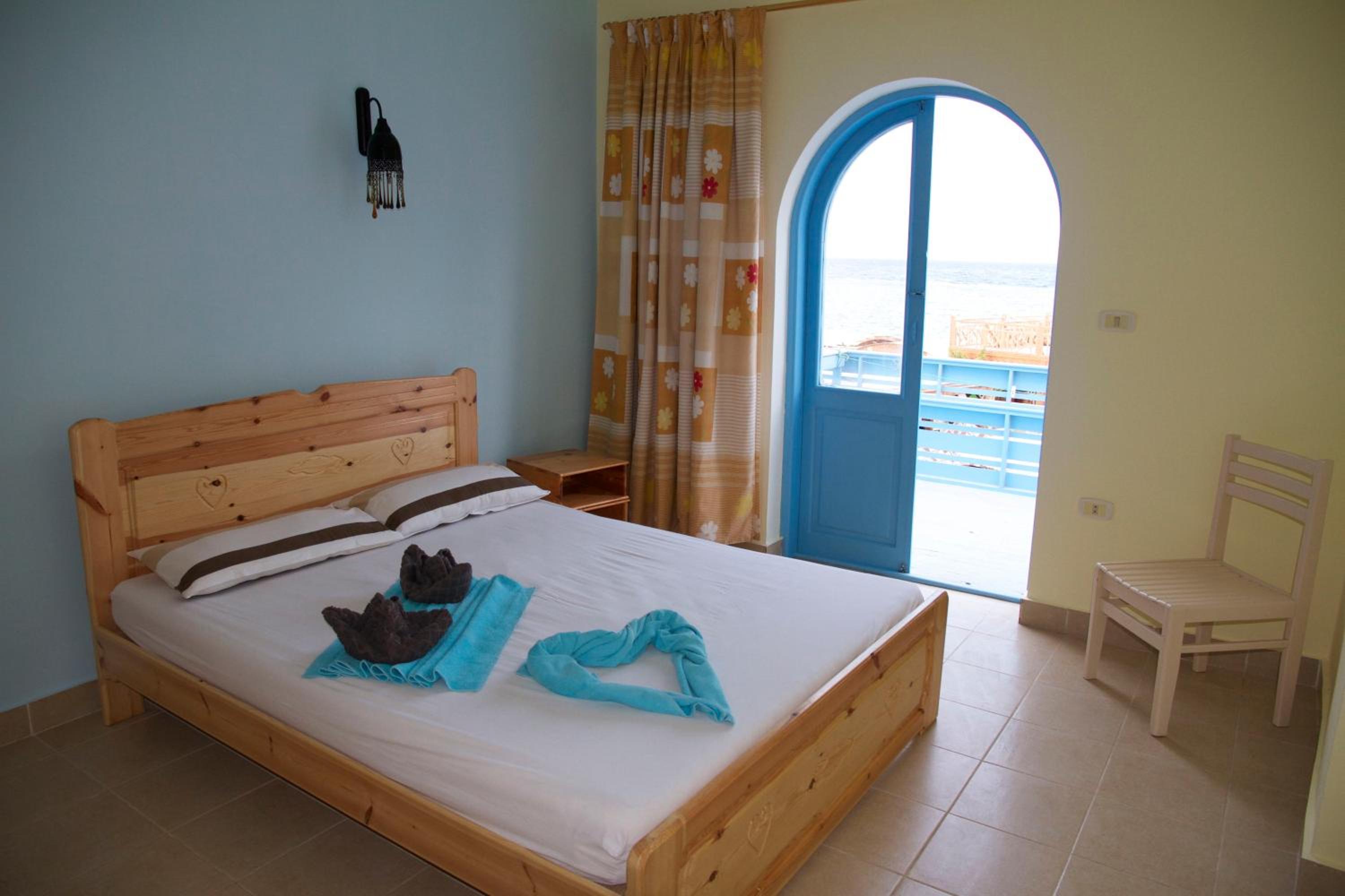 Double Room - Photo 16
