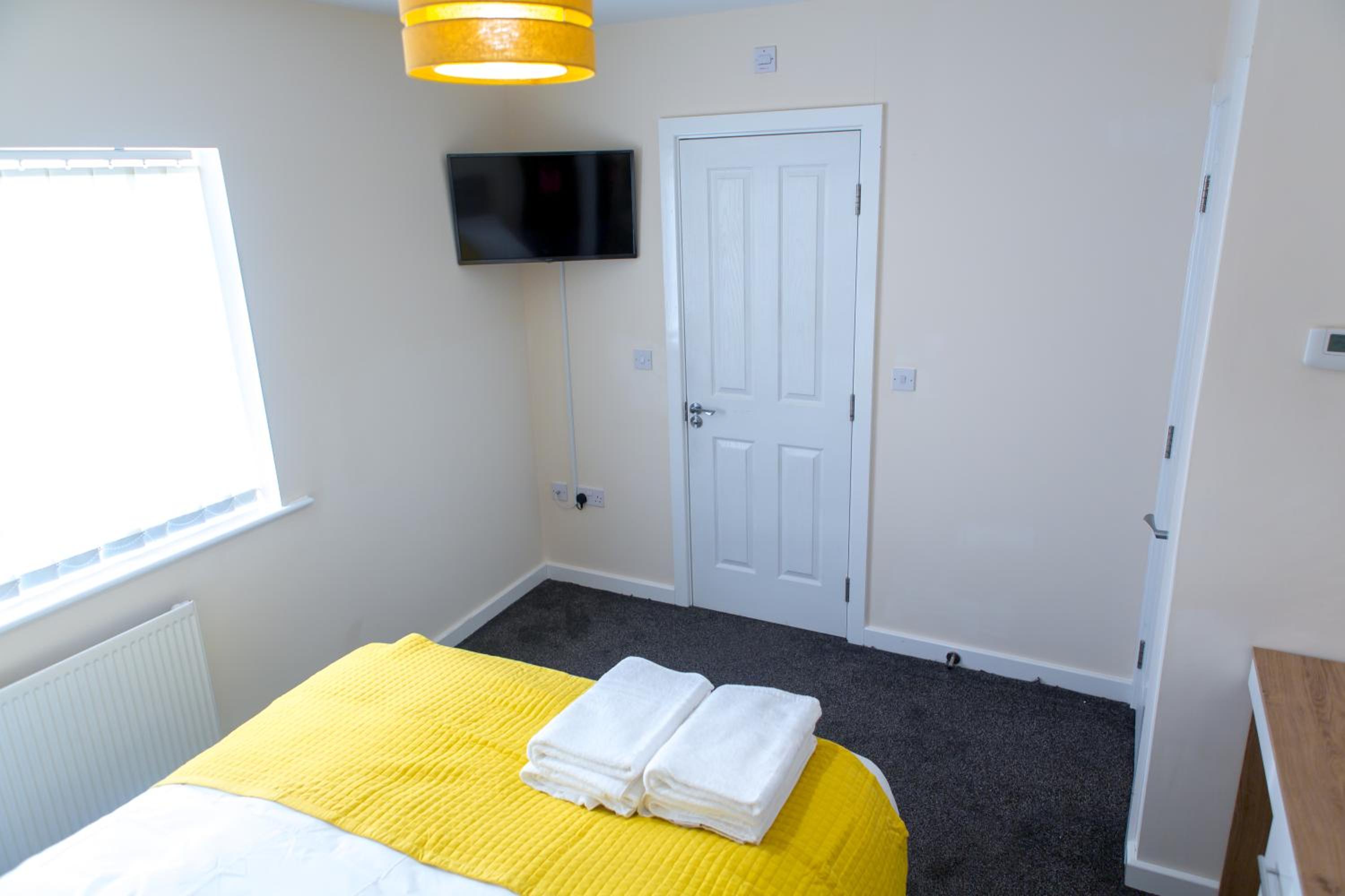 Three-Bedroom Apartment - Photo 5
