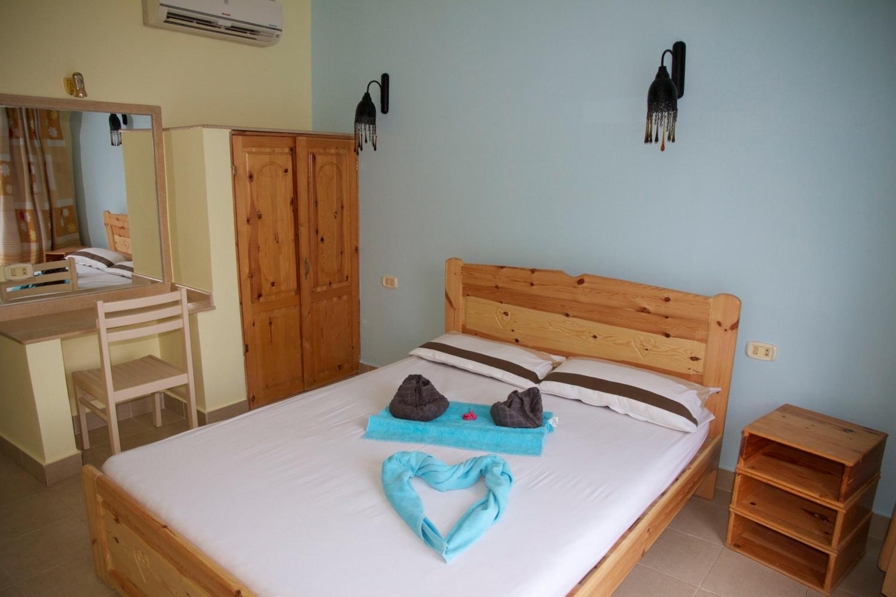 Double Room - Photo 18