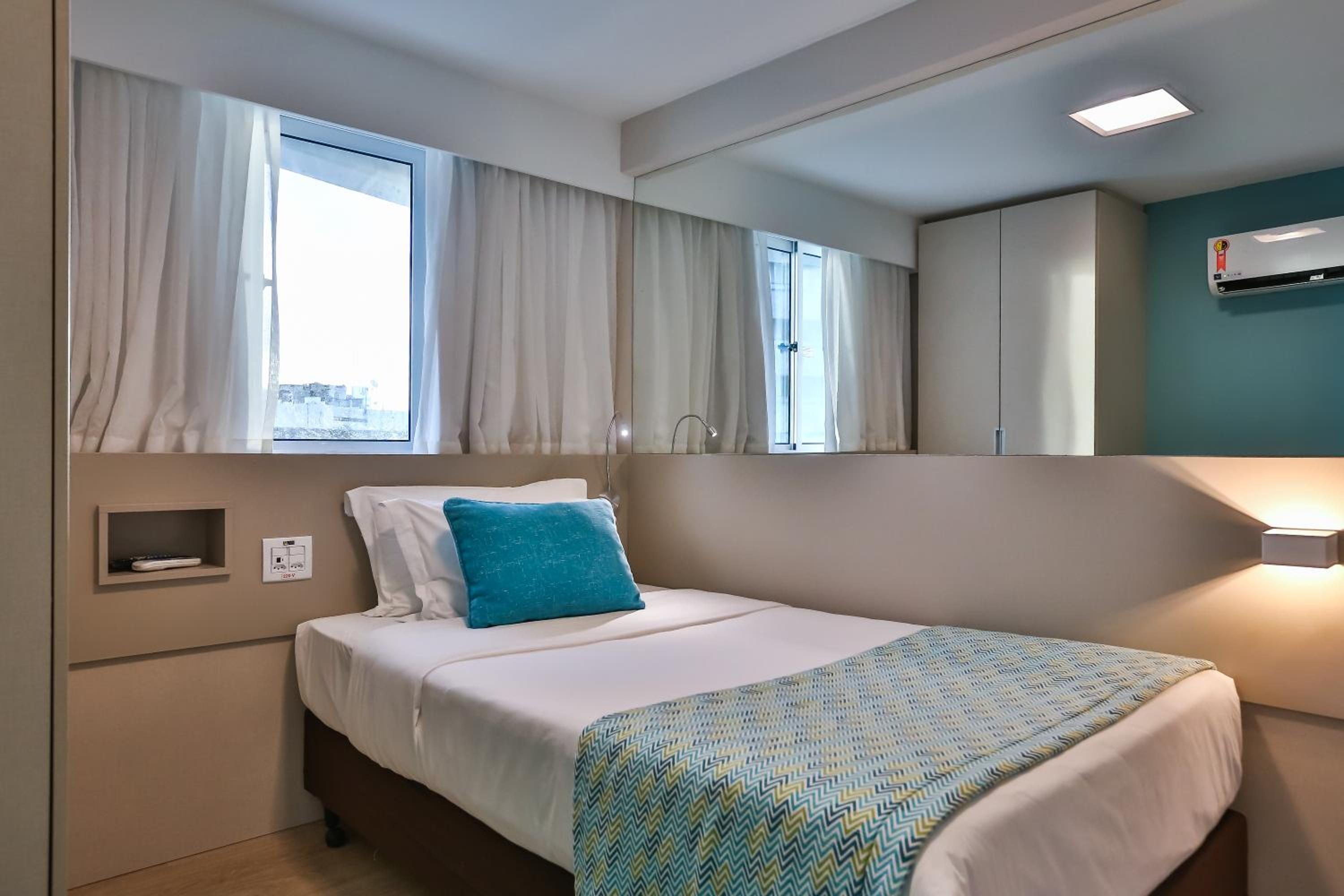 Deluxe Triple Suite with Queen Bed thumbnail 5