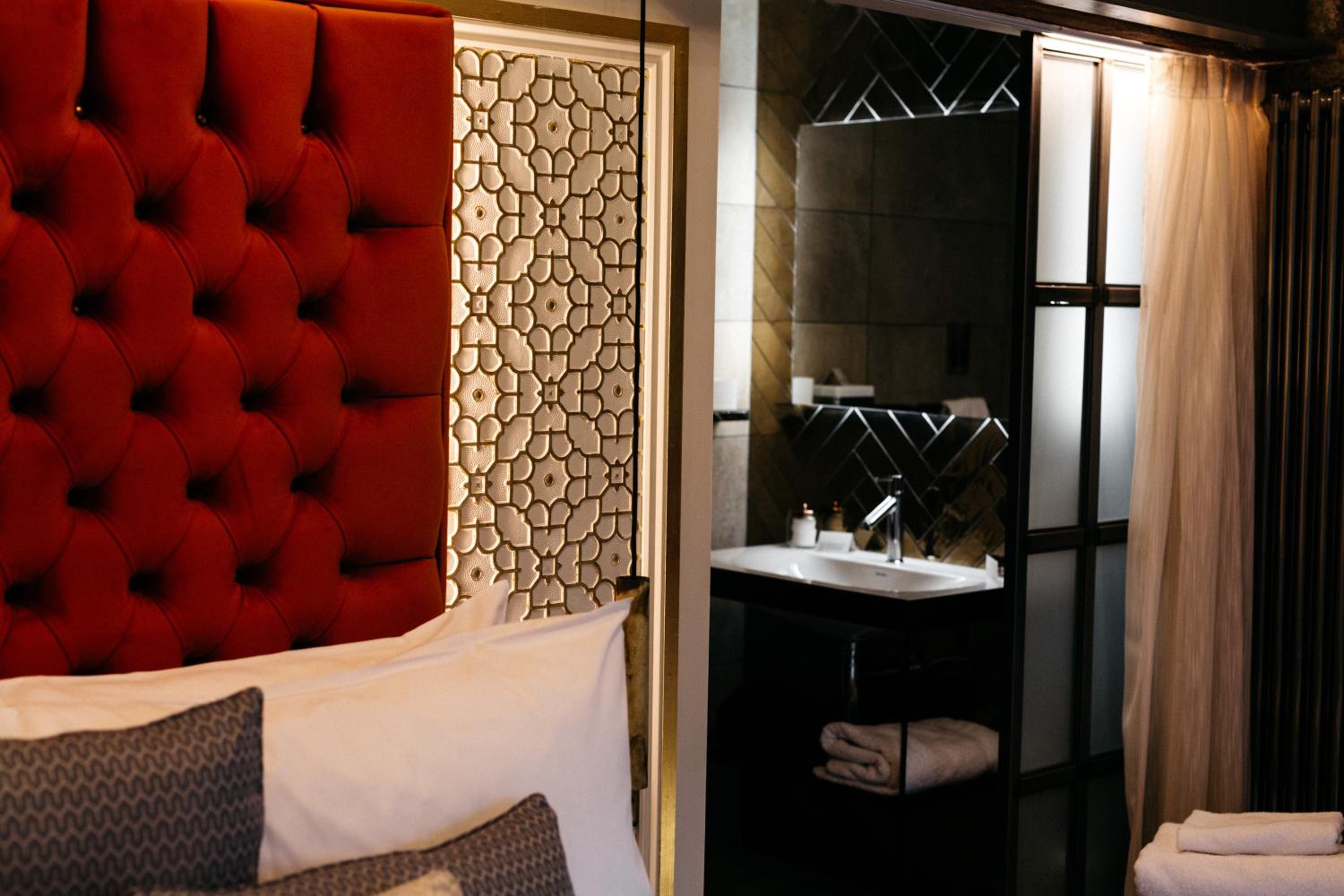 Deluxe King Room - Photo 3