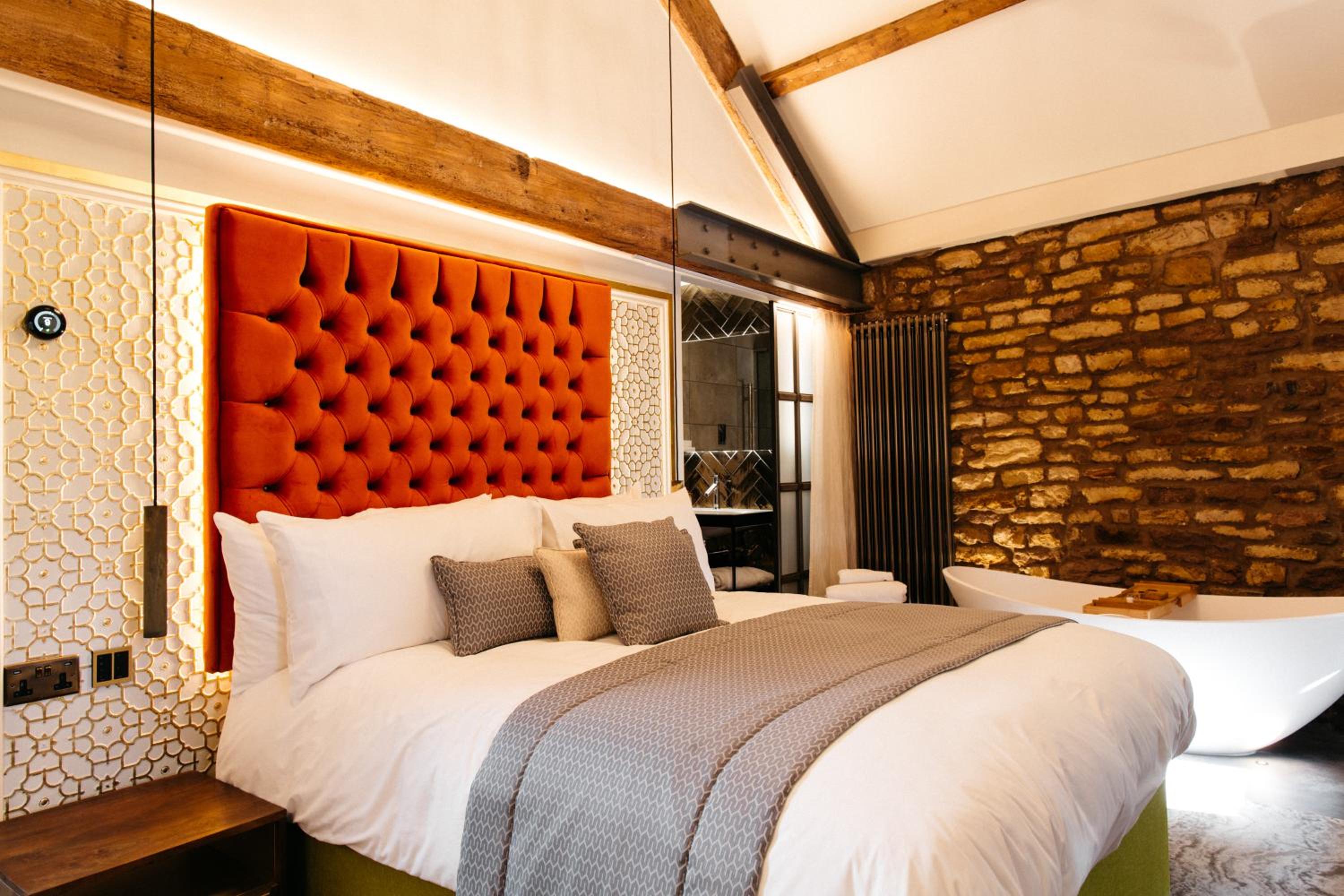 Deluxe King Room - Photo 6