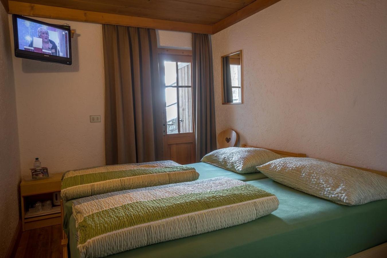 Double or Twin Room with Mountain View photo 1