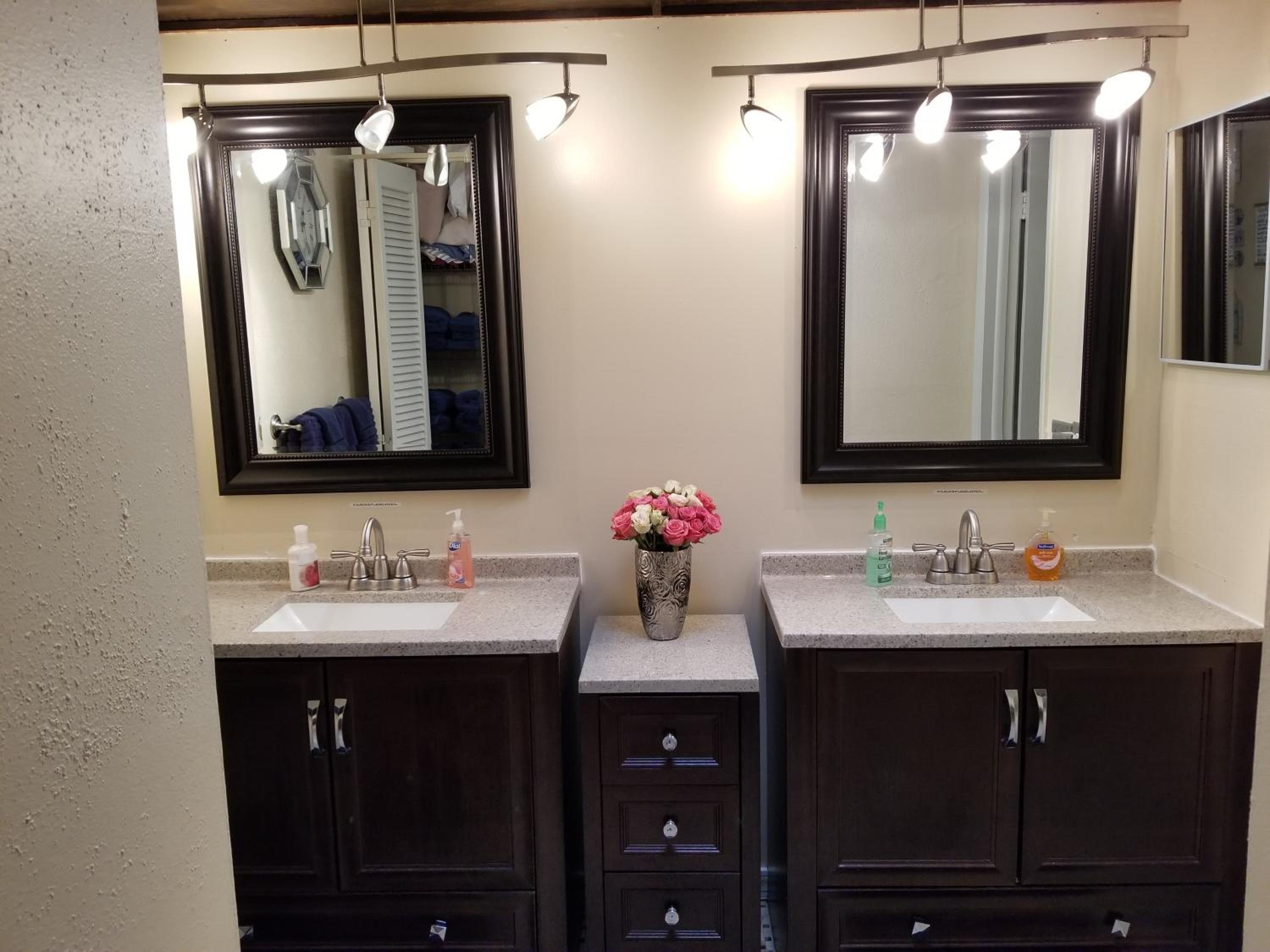 Quadruple Room with Private Bathroom - Photo 2