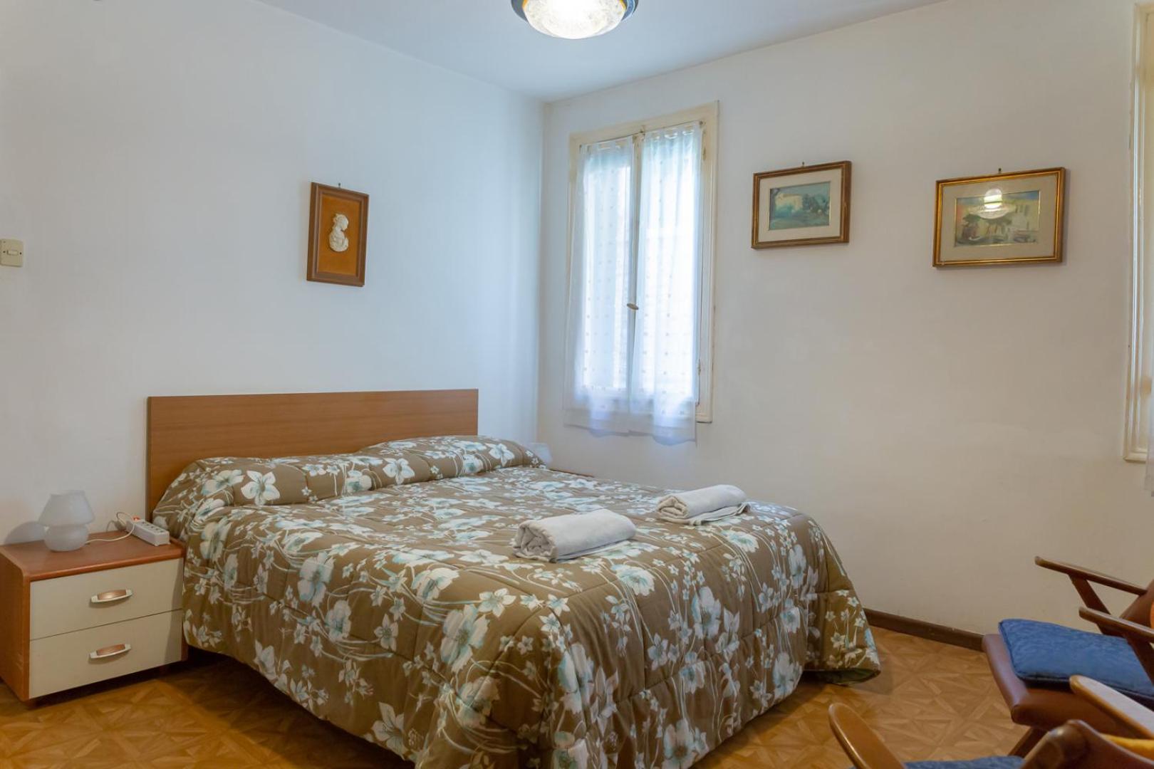 Standard Double Room with Shared Bathroom photo 2