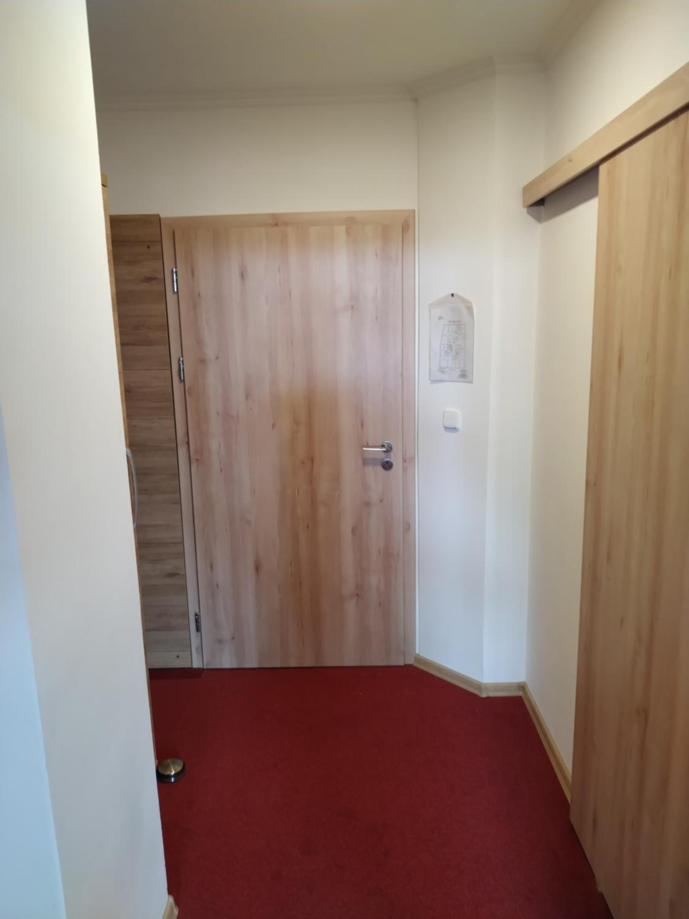 King Room with Roll-In Shower - Disability Access photo 3