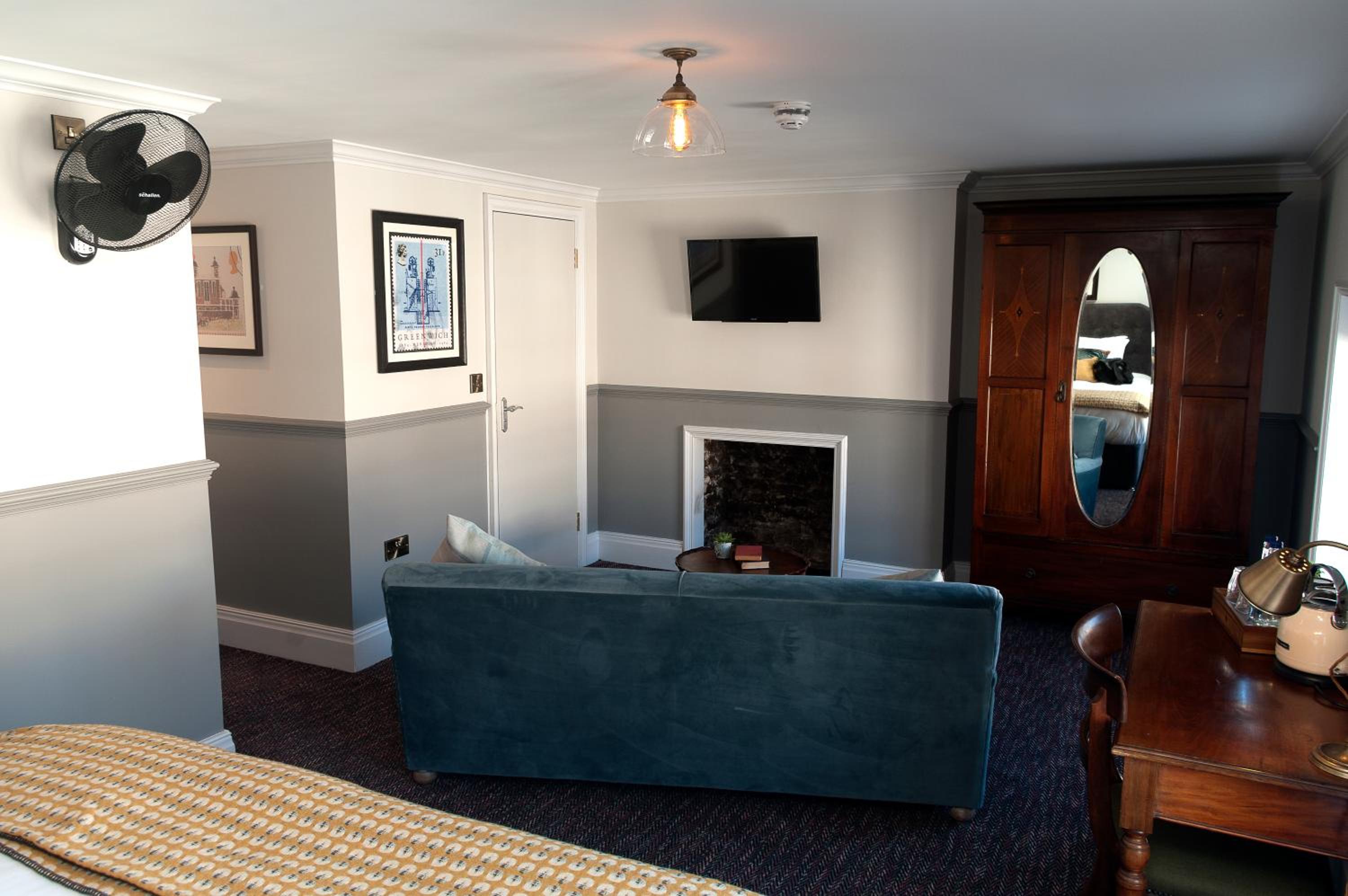 Deluxe King Room photo 1