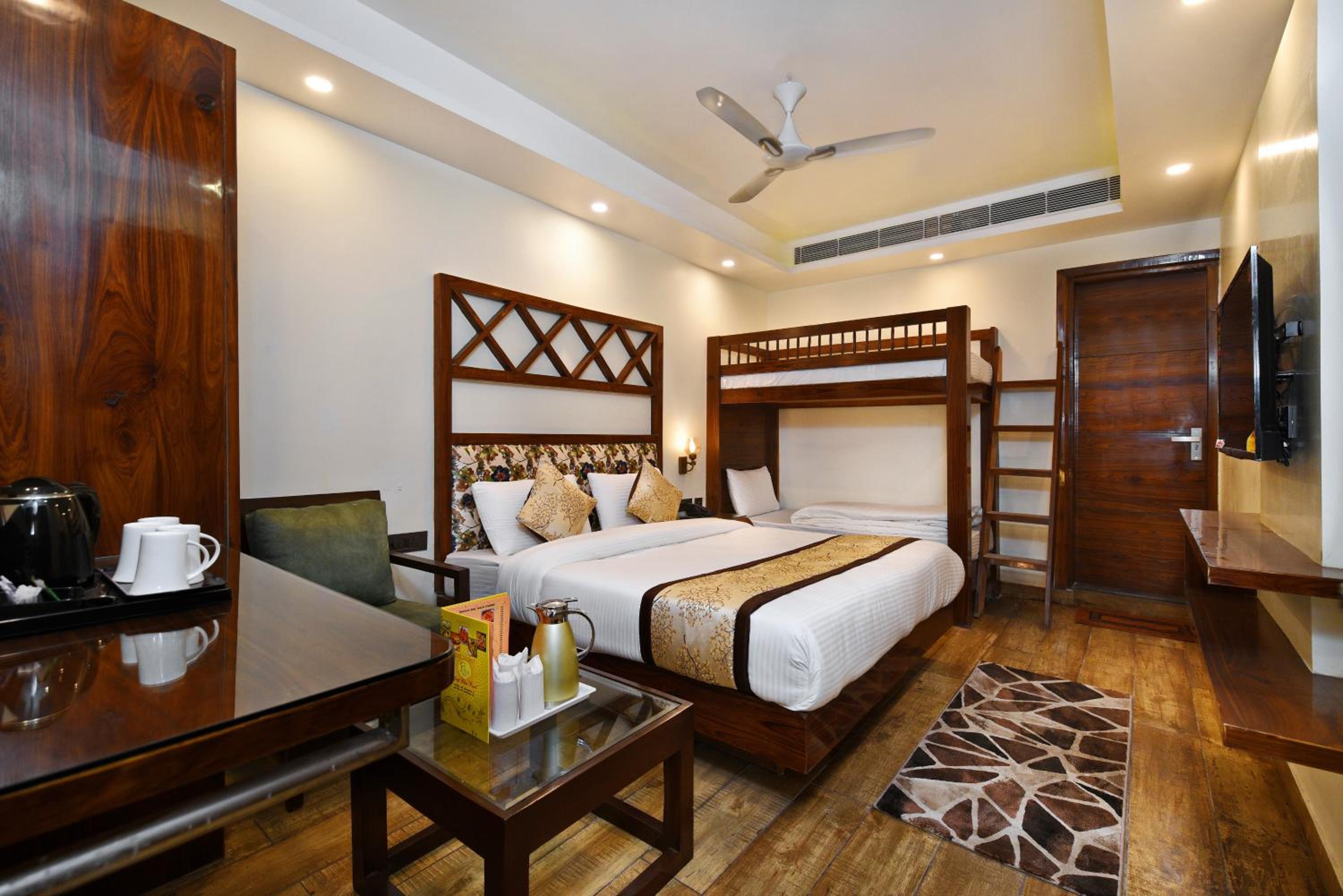 Family Suite with free Airport pickup photo 3