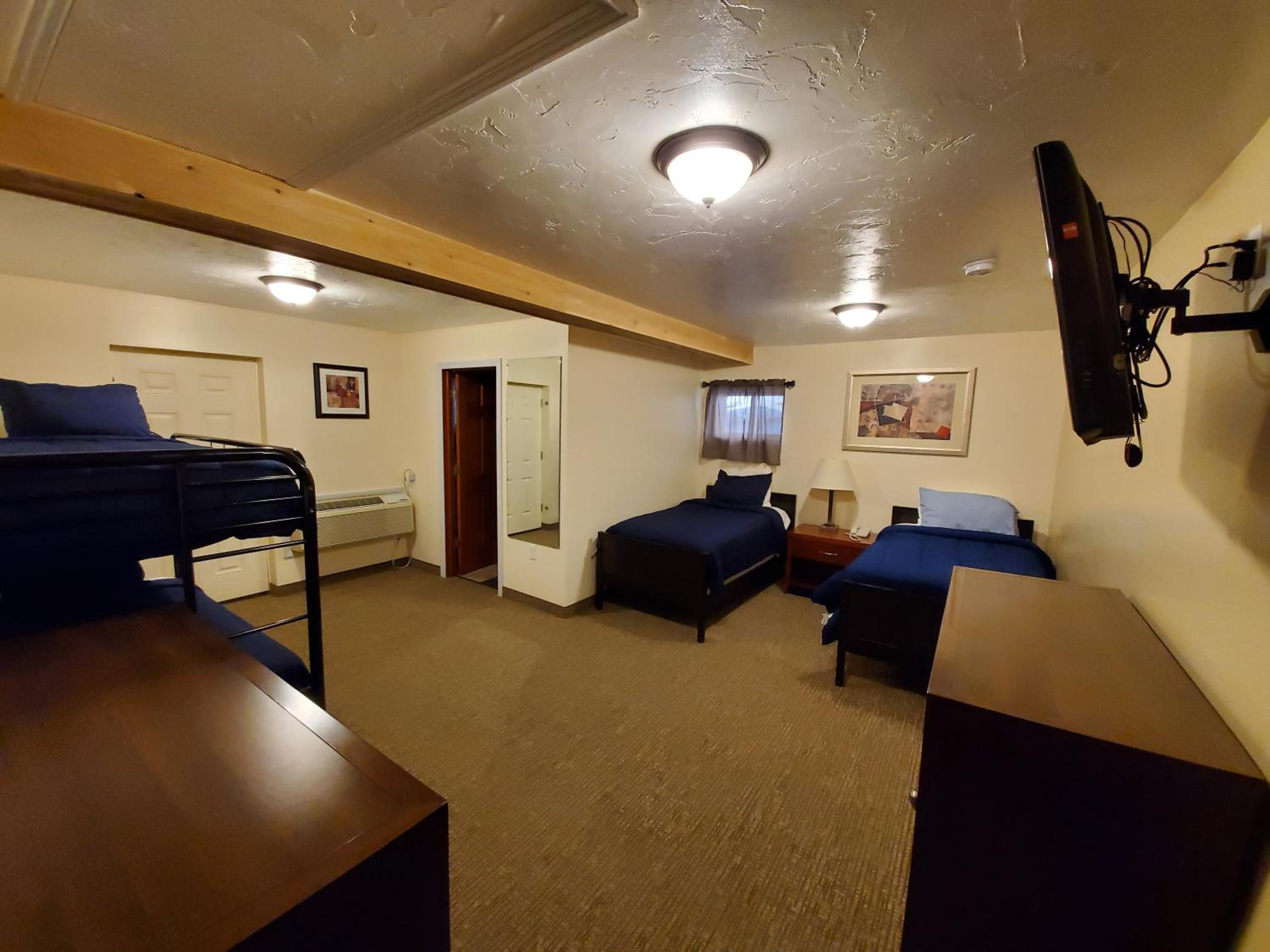 Family Suite - Photo 8