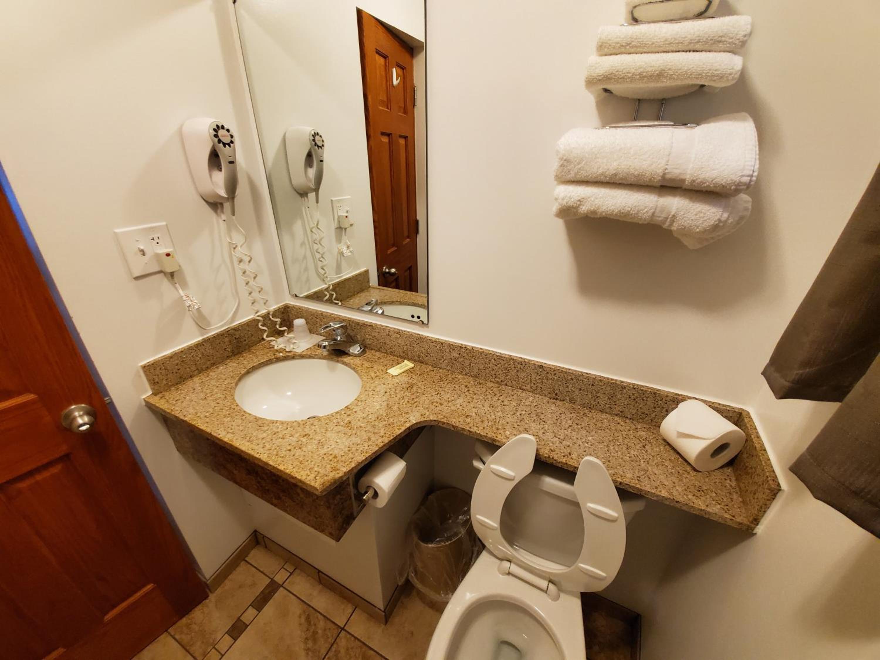 Queen Room - Photo 6