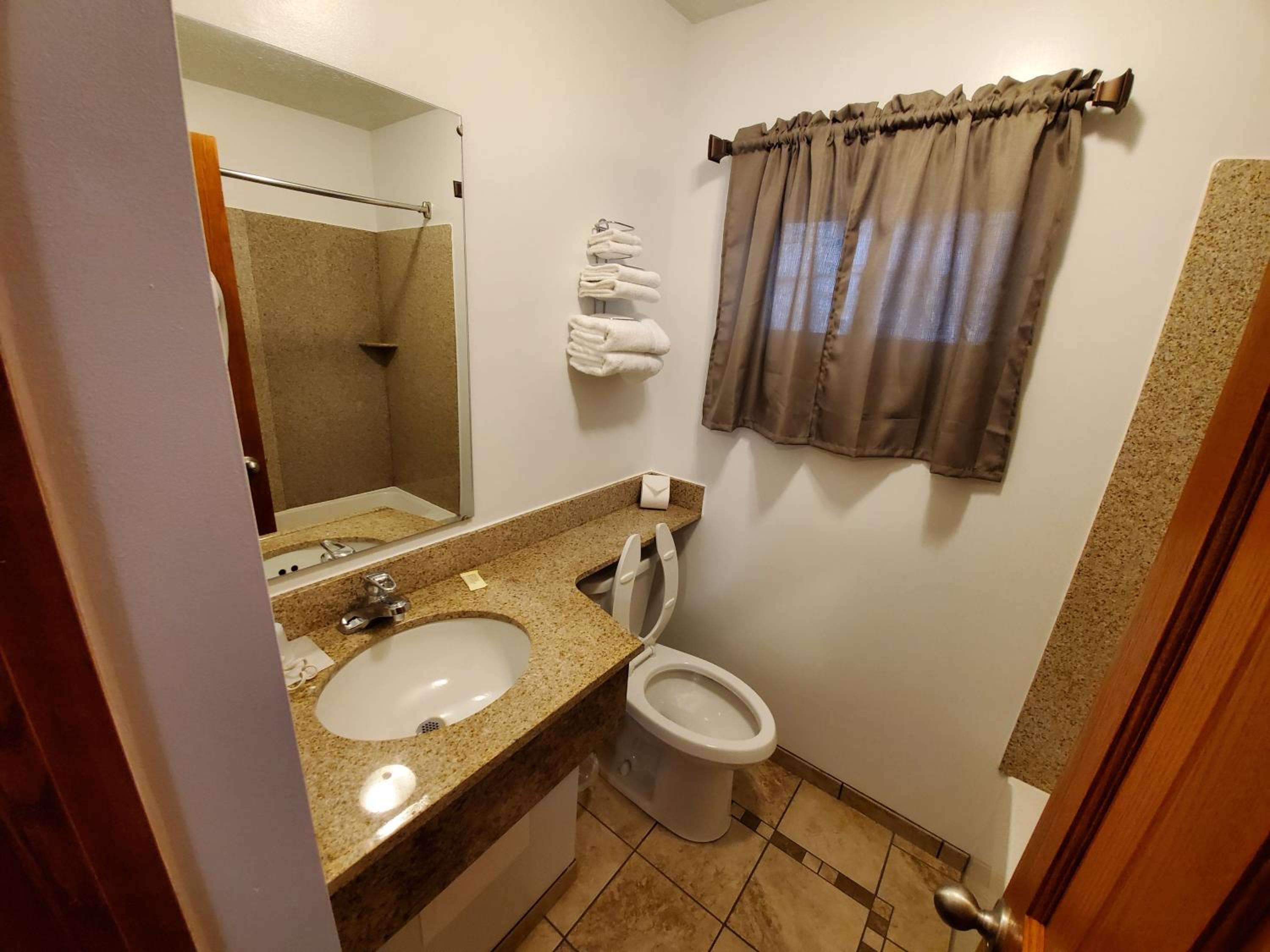 Queen Room - Photo 5