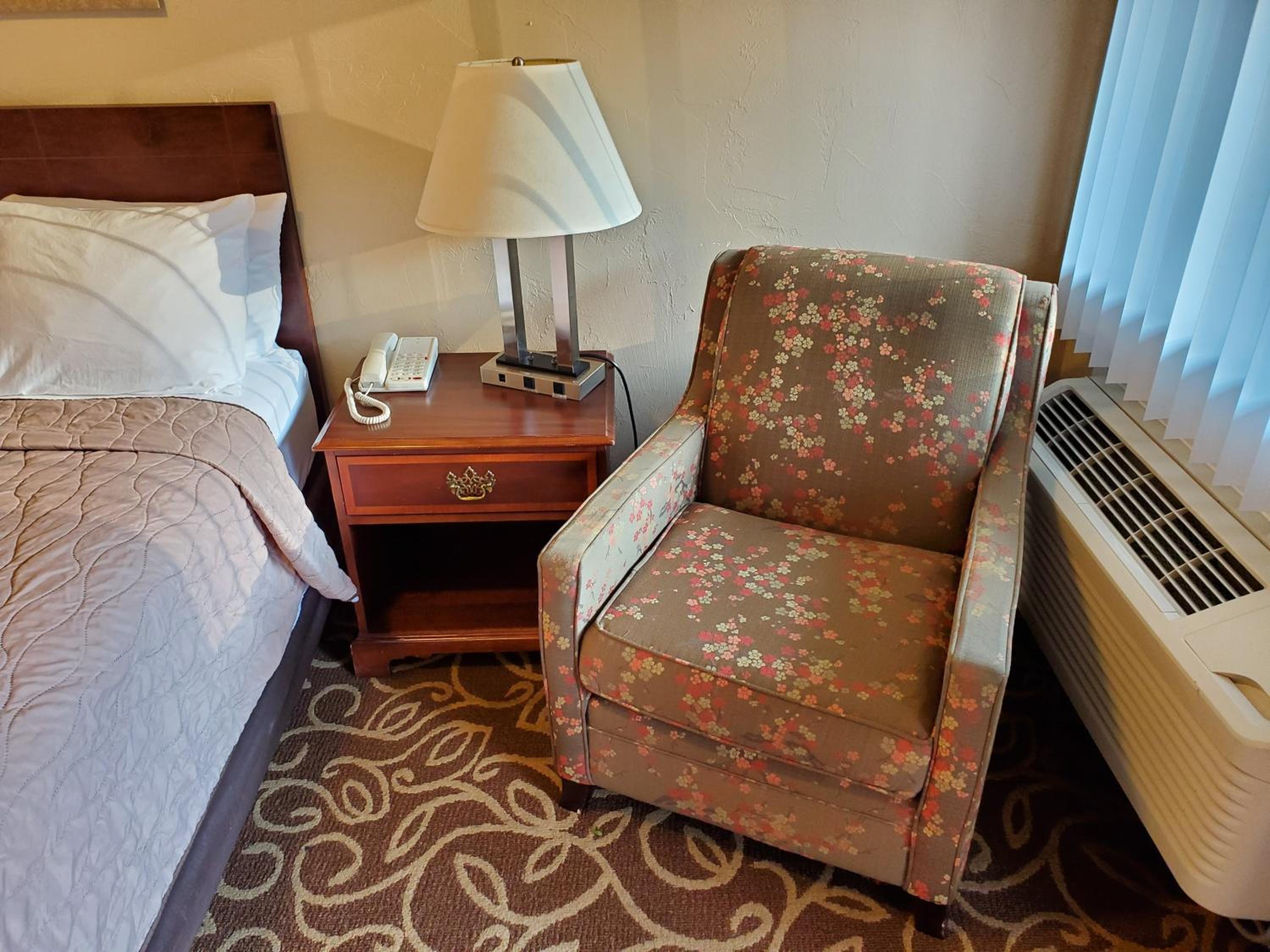 Queen Room - Photo 8