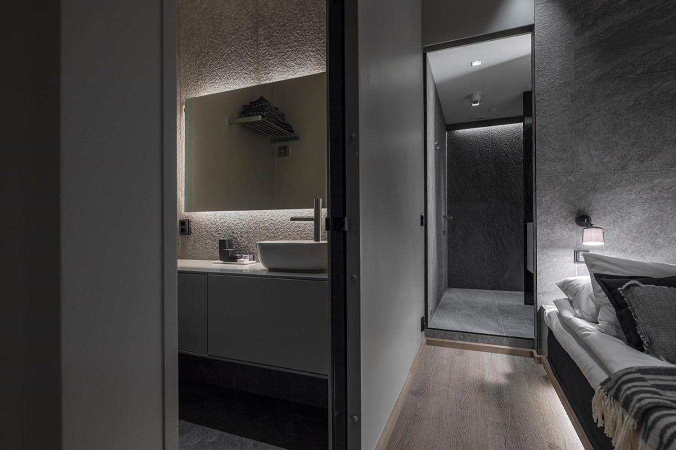 The Waterfall - Deluxe Apartment - Photo 9
