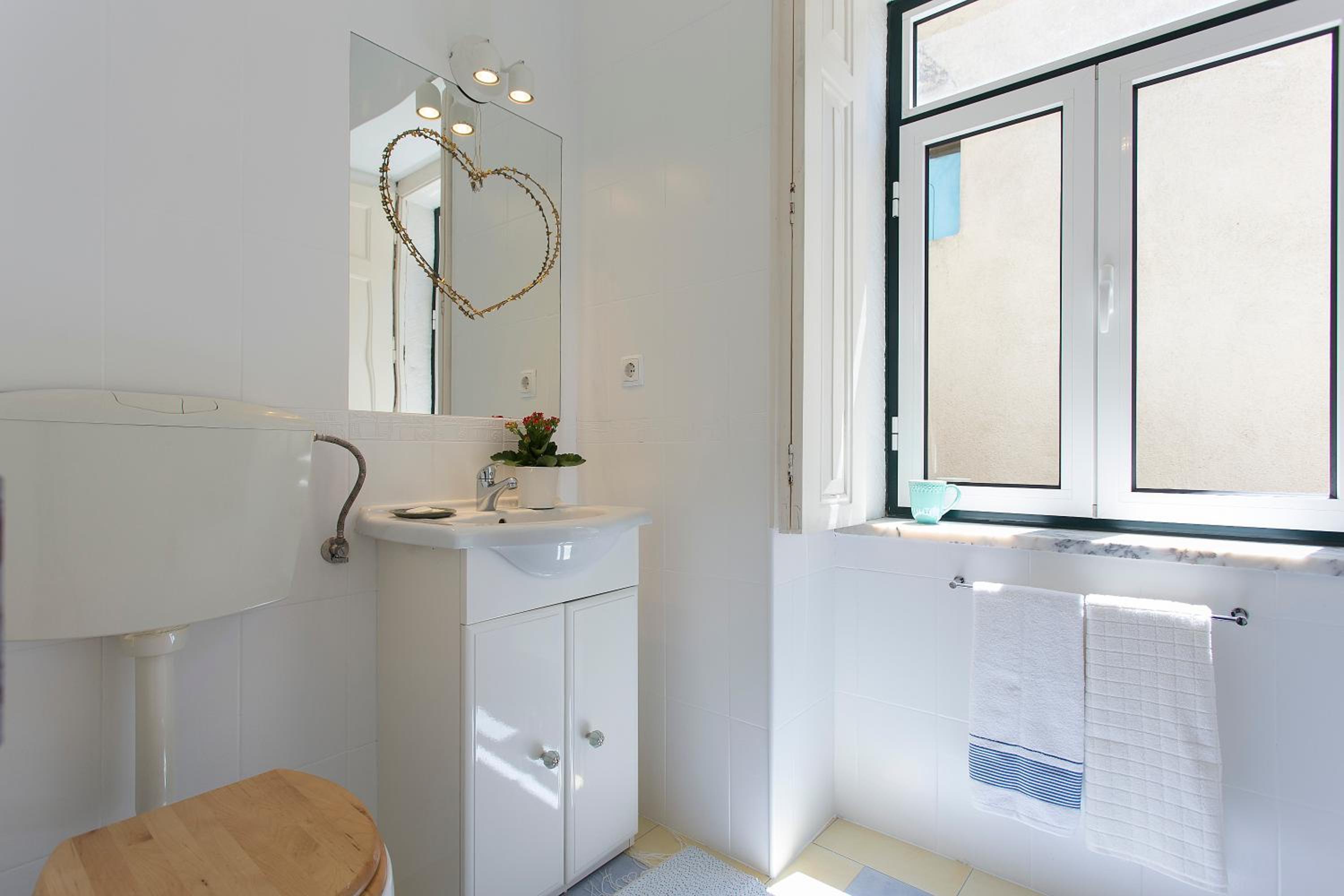 Two-Bedroom Apartment - Photo 5