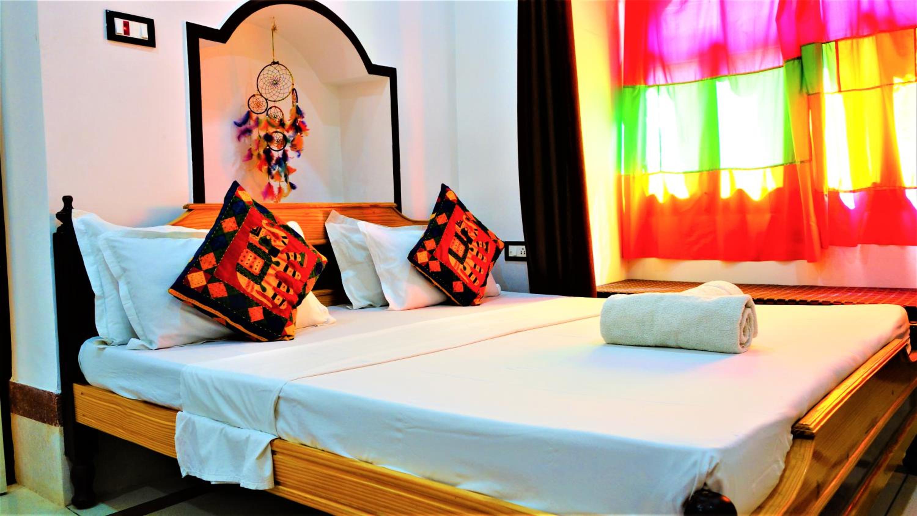 Standard King Room - Photo 10