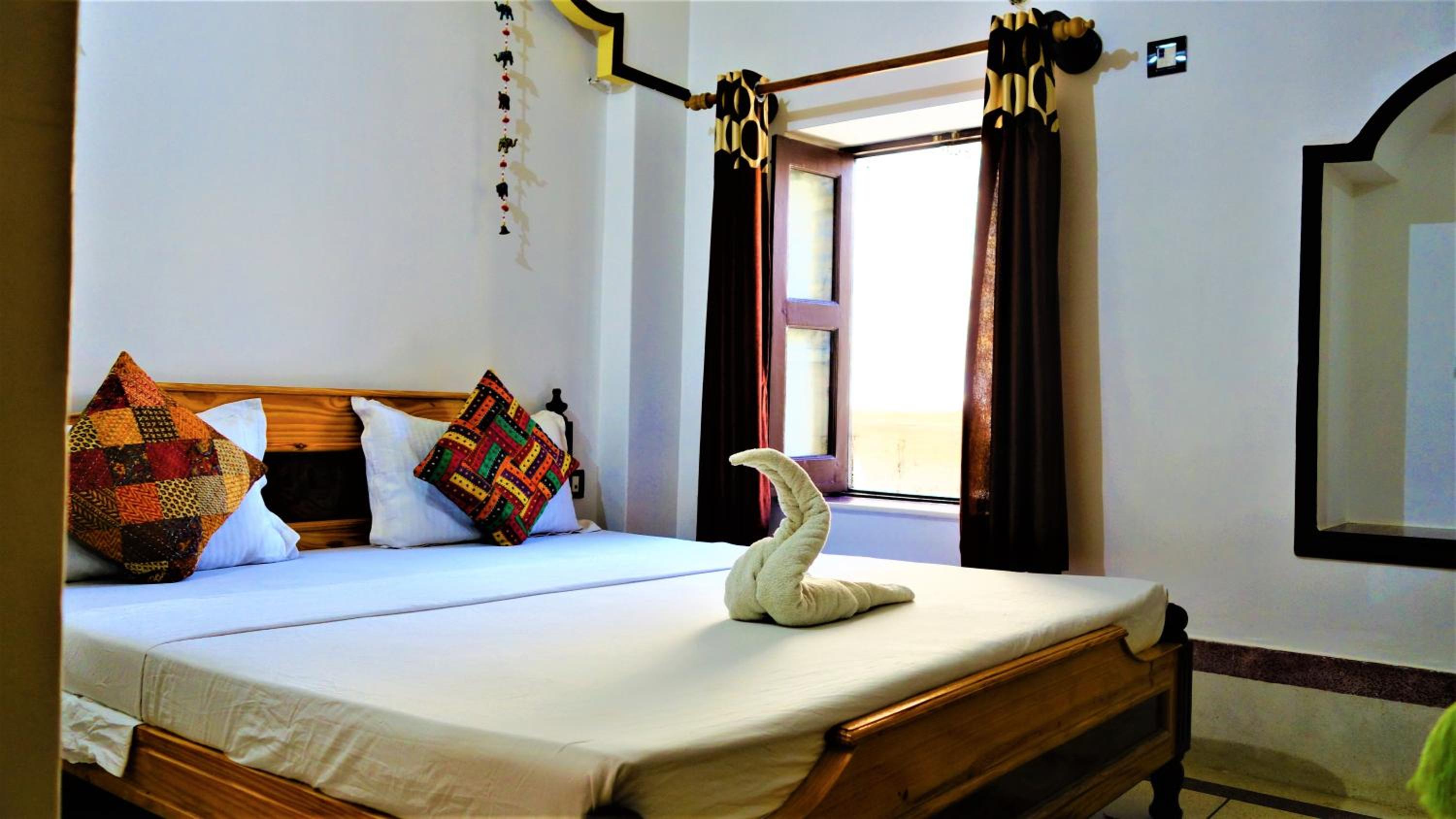 Standard King Room - Photo 9