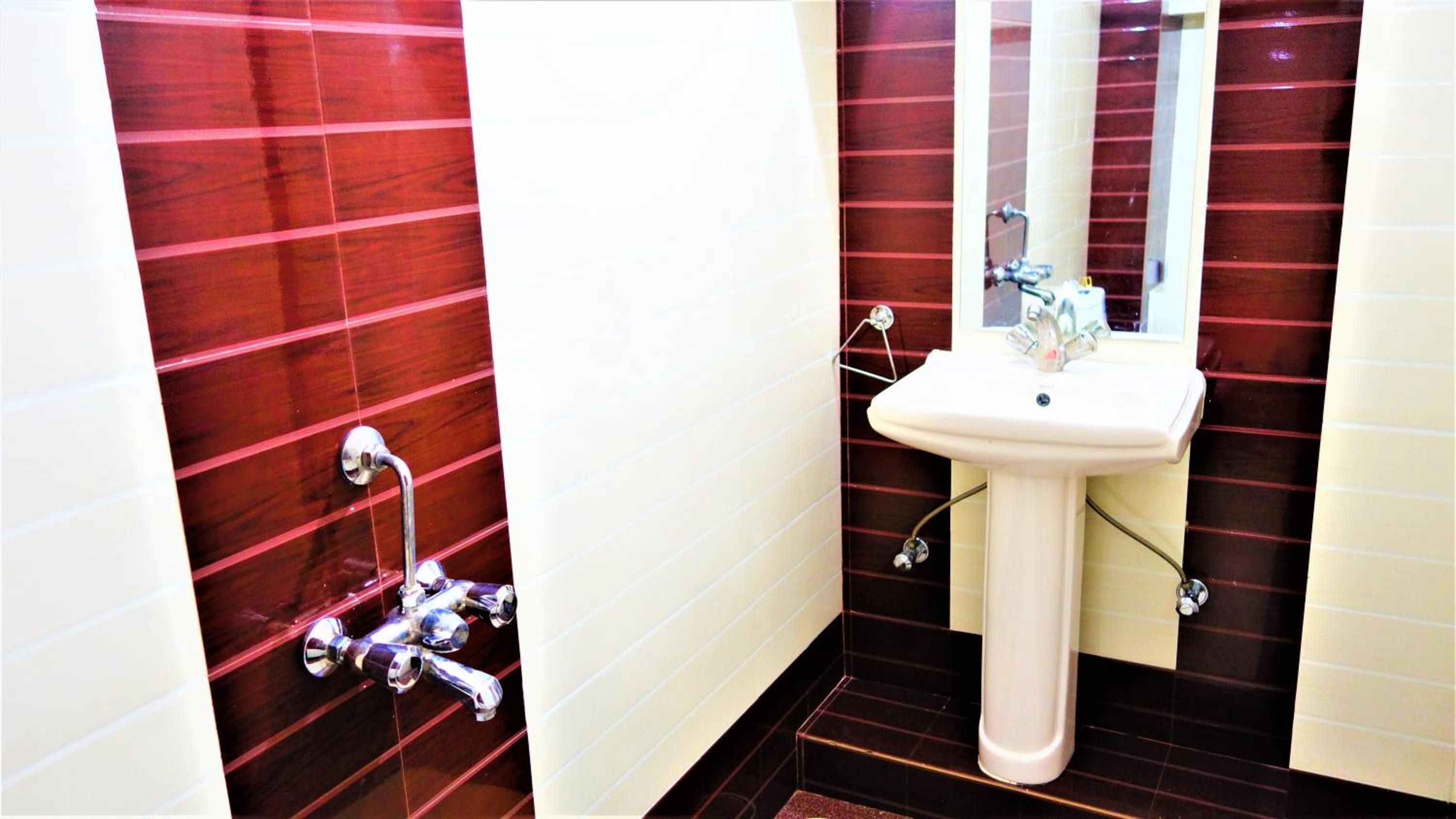 King Suite with Balcony - Photo 6