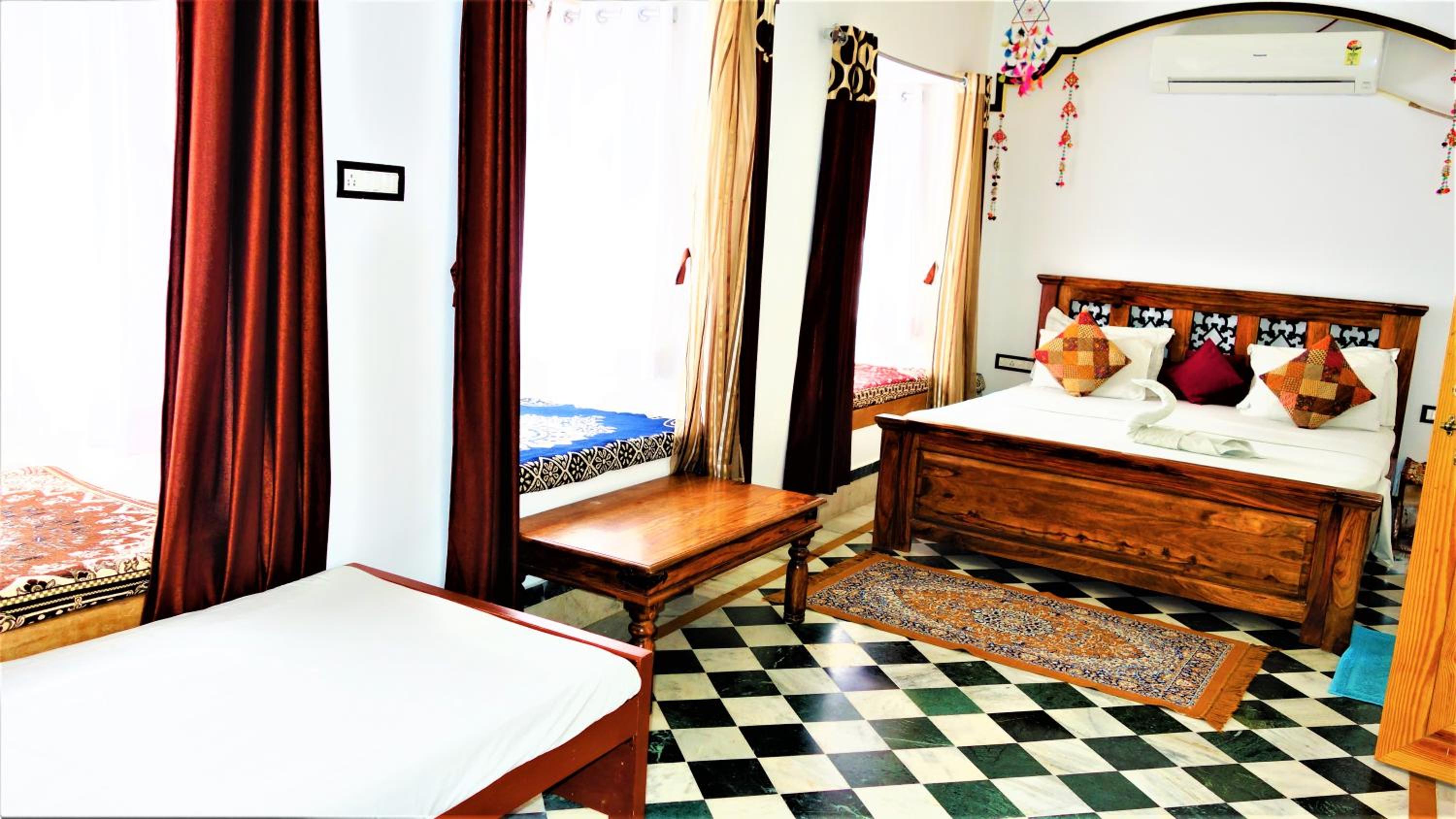 King Suite with Balcony - Photo 8