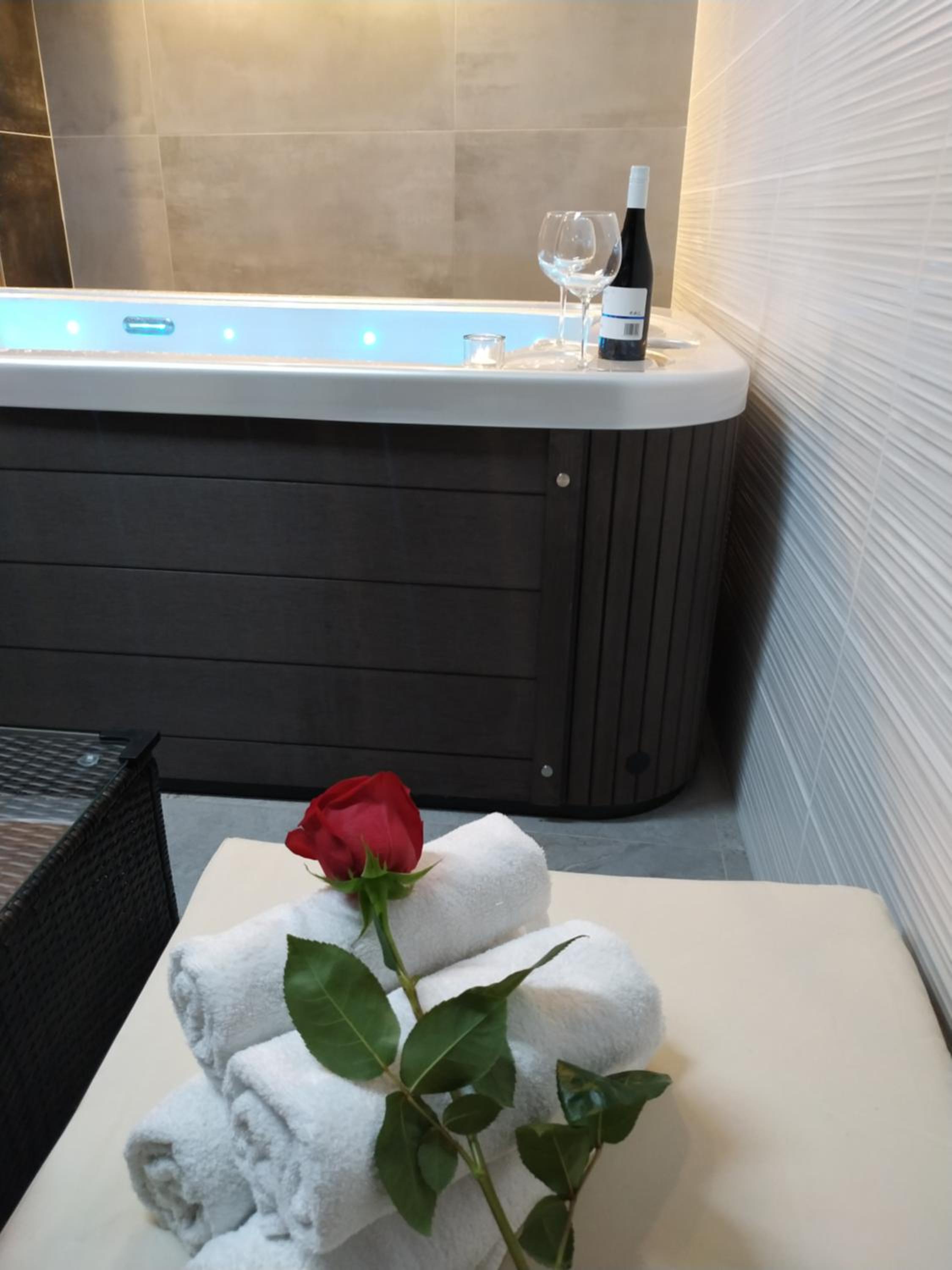 Double Room With Spa Bath photo 3