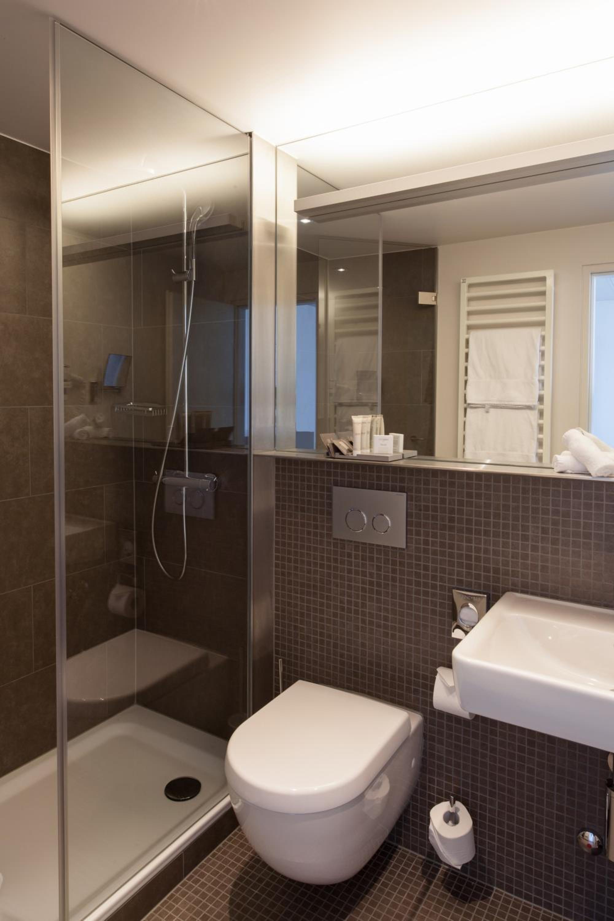 Twin or Double Room - North side - Photo 6
