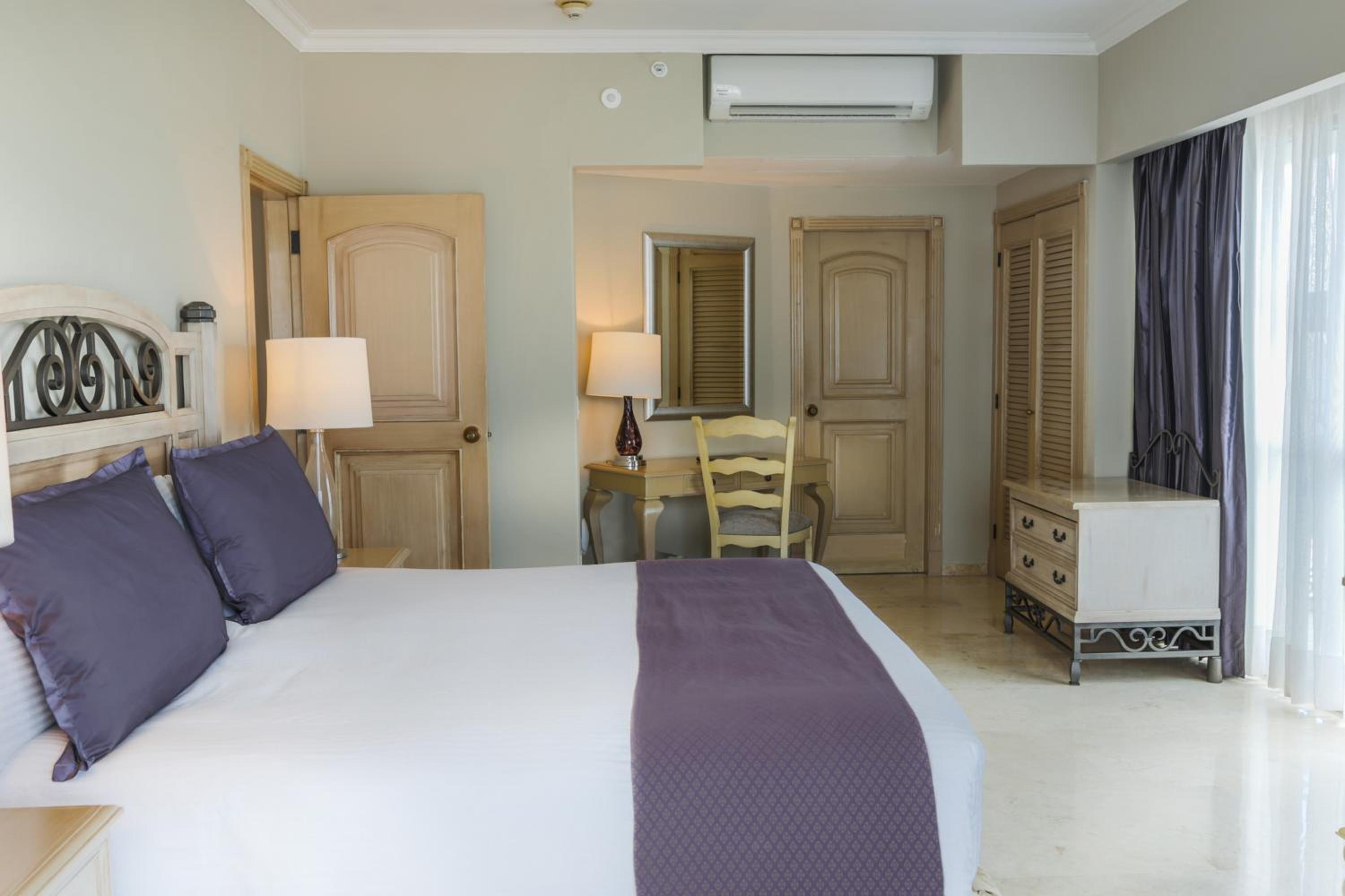 Available room thumbnail 5
