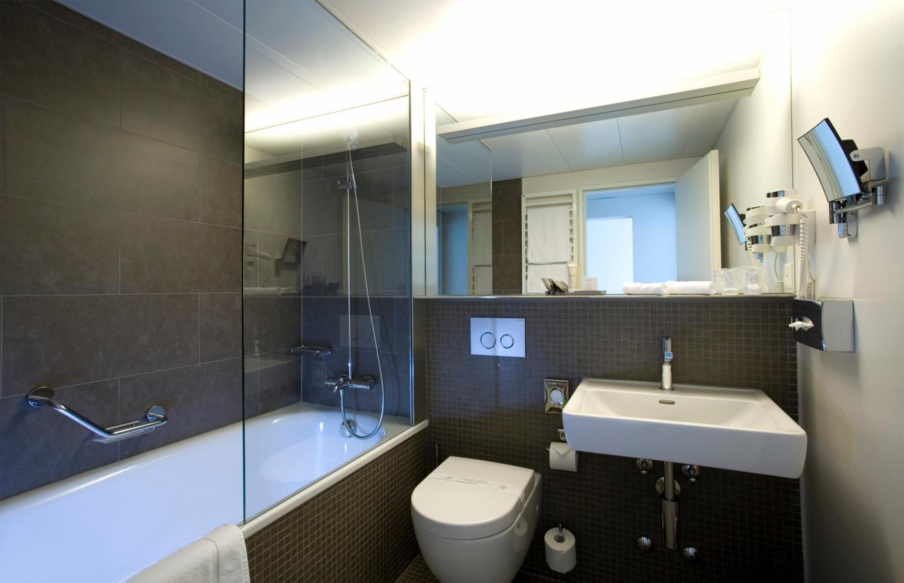 Two-Bedroom Apartment with Lake View photo 2